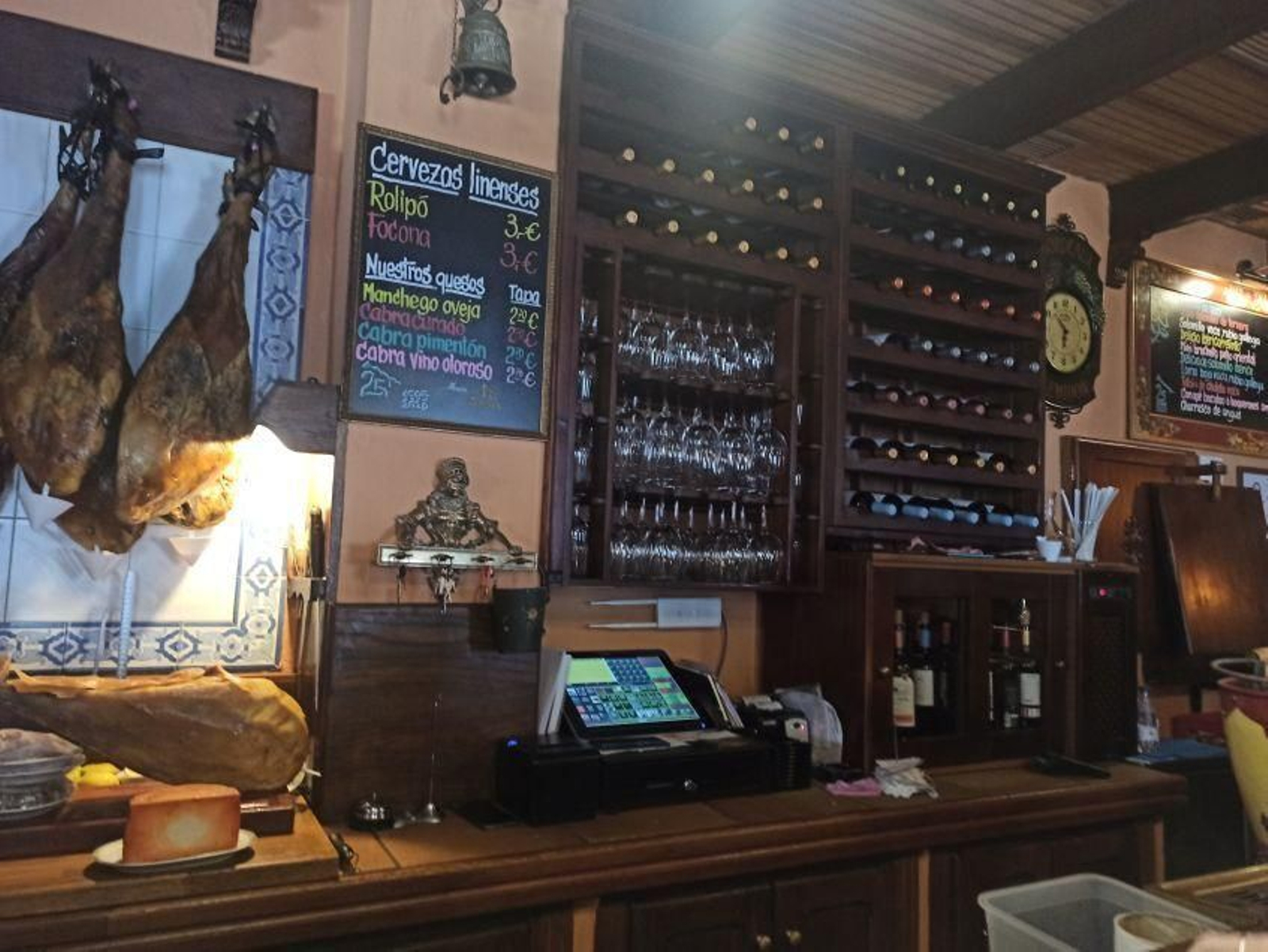 Interior de La Chimenea.