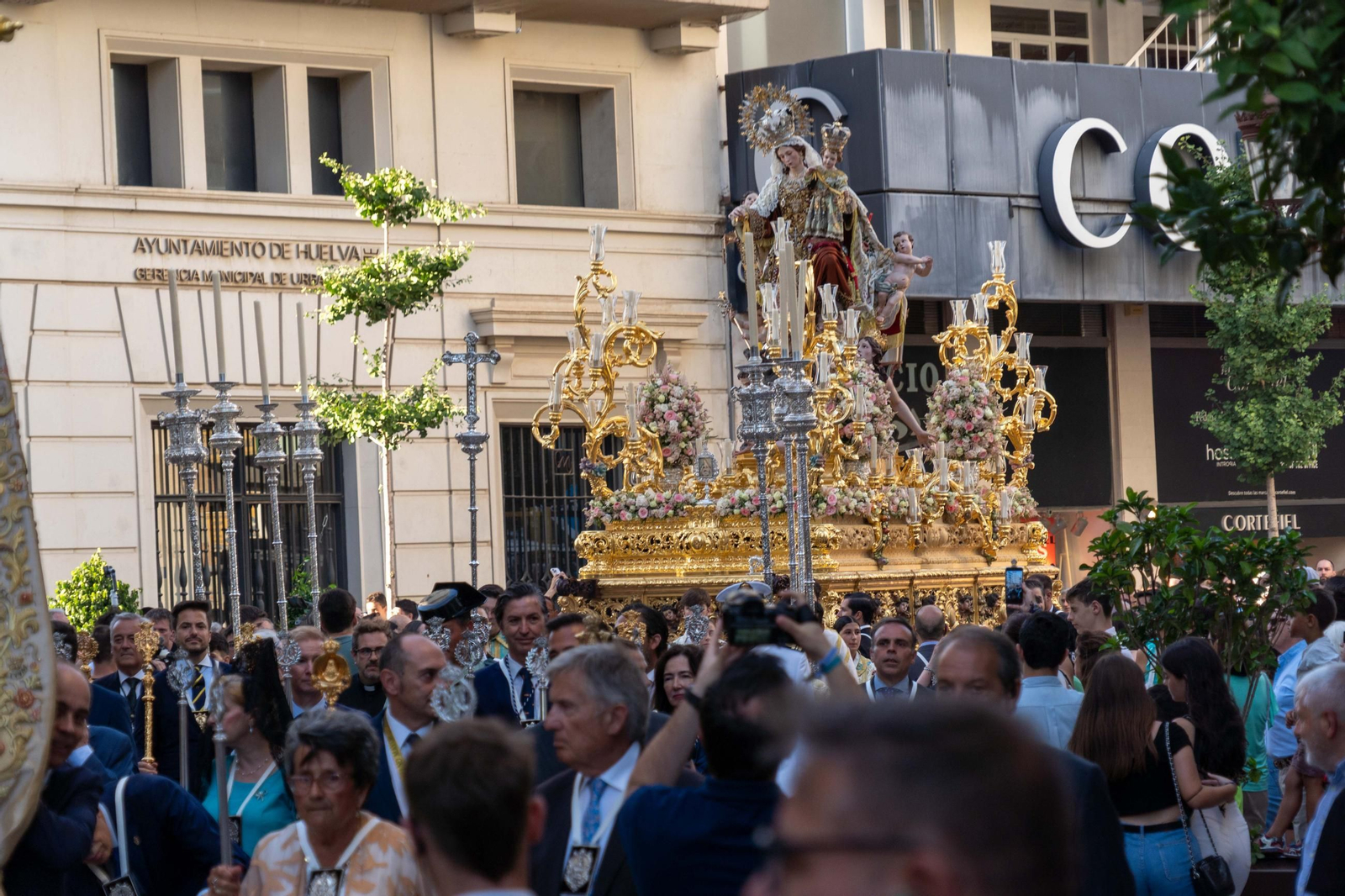 Imágenes de la procesión La Virgen del Carmen por las calles de Huelva