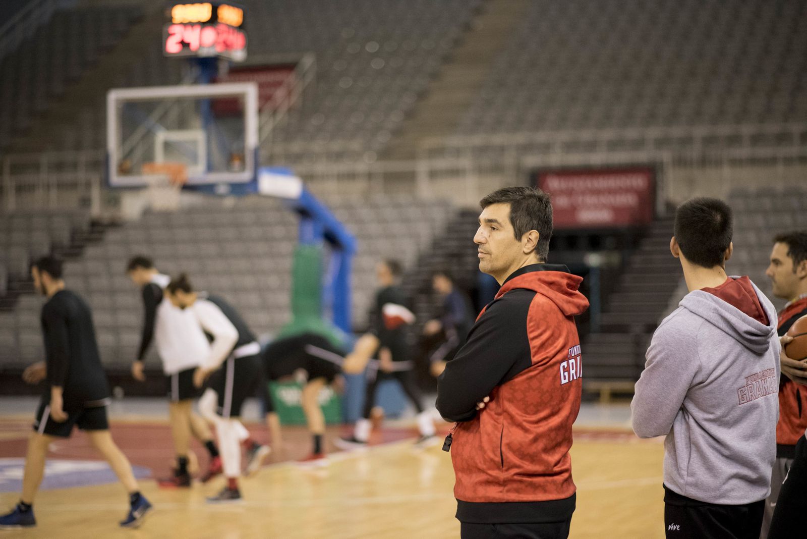 Pablo Pin dirige un entrenamiento en el Palacio de Deportes