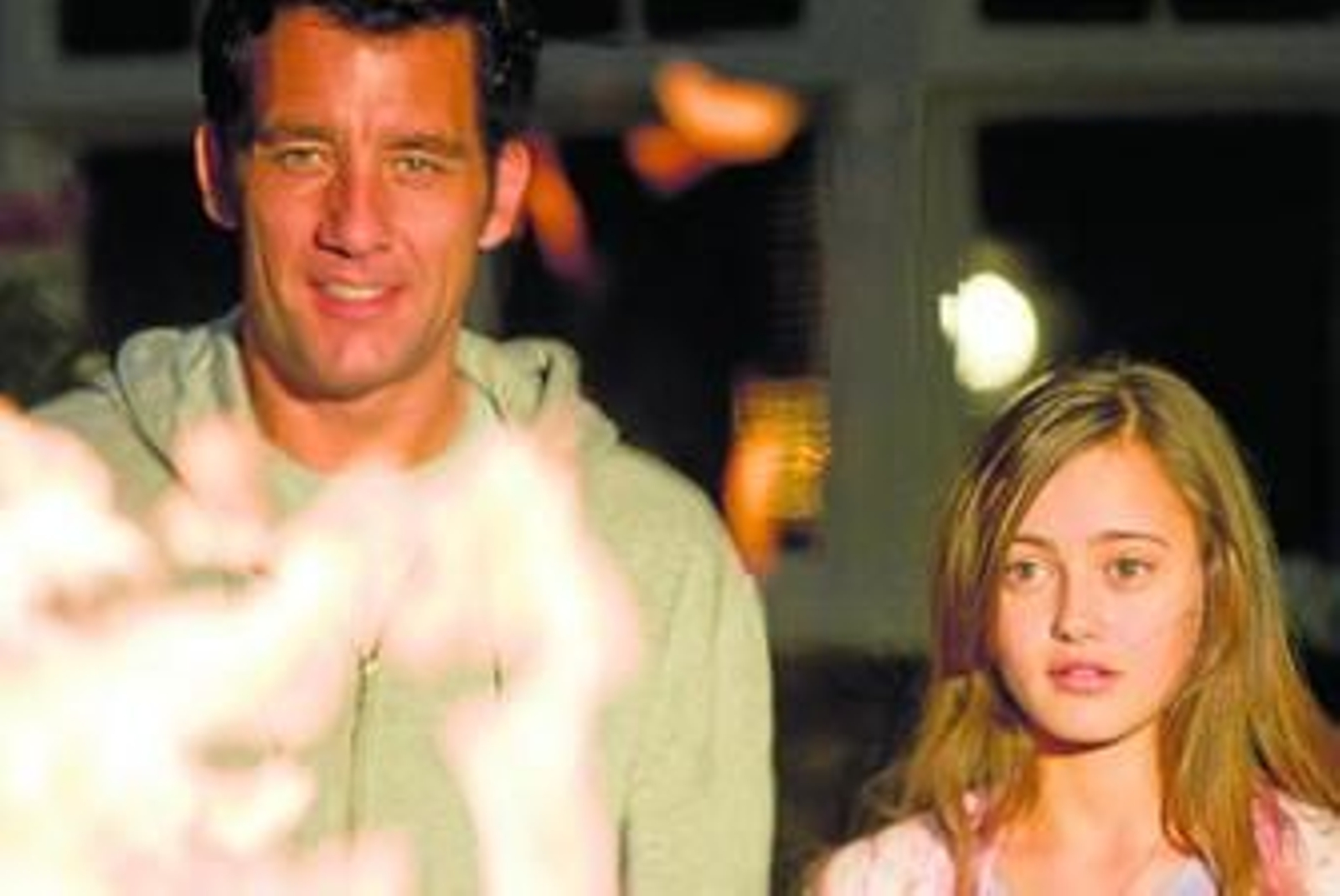 Clive Owen y la niña Ella Purnell, protagonistas de 'Intruders', que abre el Festival de San Sebastián.