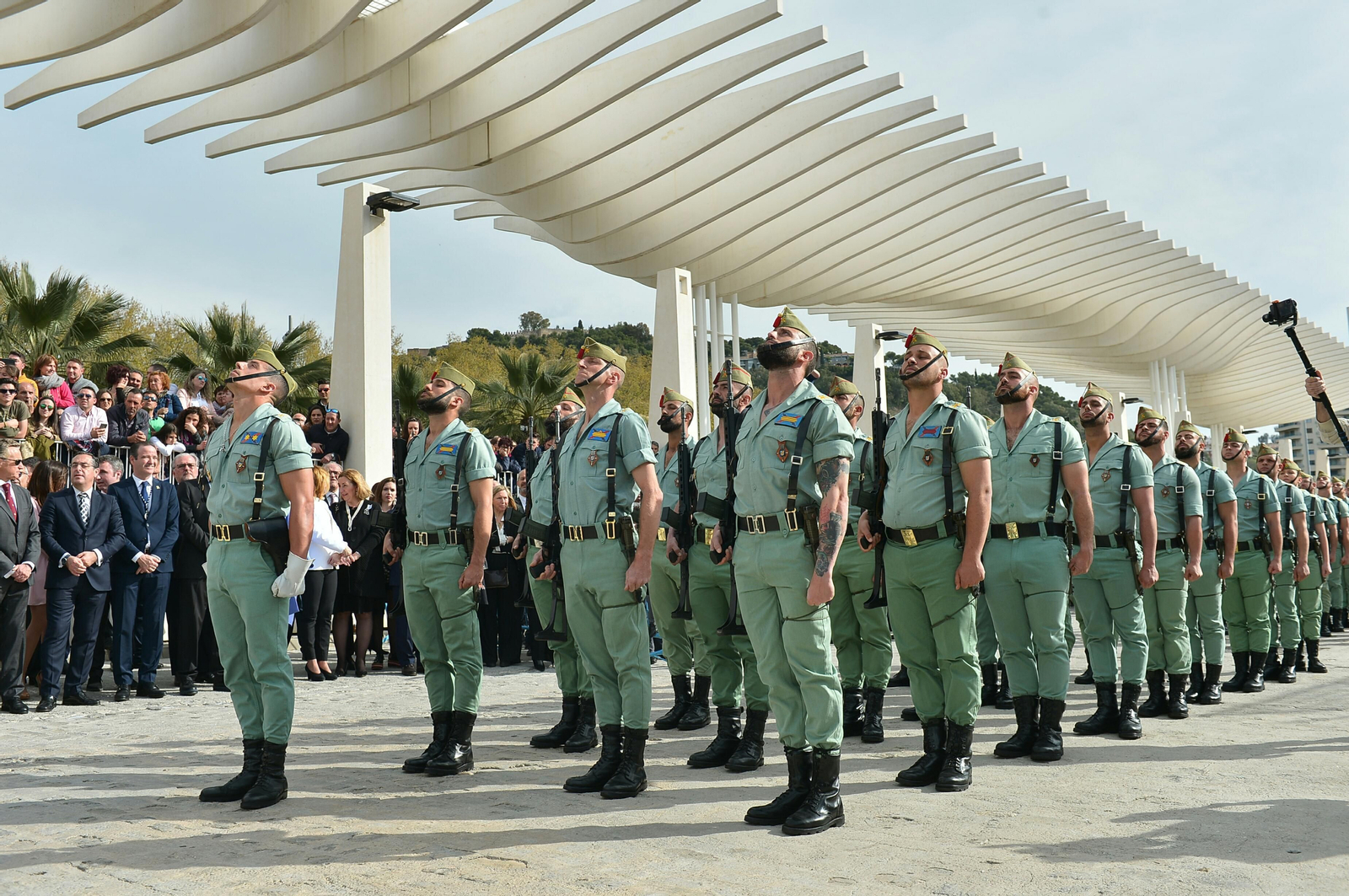 El desembarco de la Legión y el traslado del Cristo de Mena