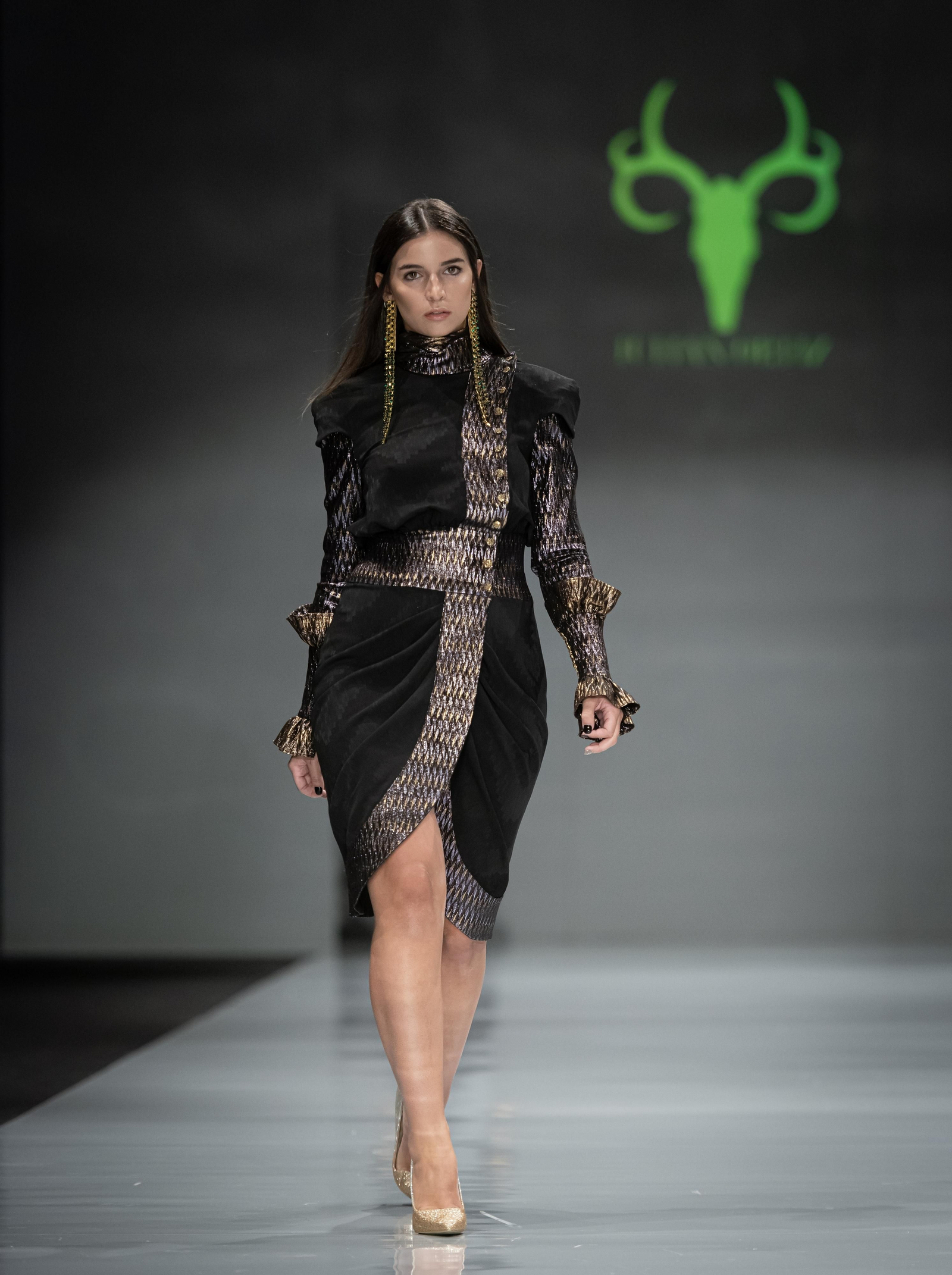 Raices, una revisión a sus orígenes a través de la moda del diseñador Julián Ortiz