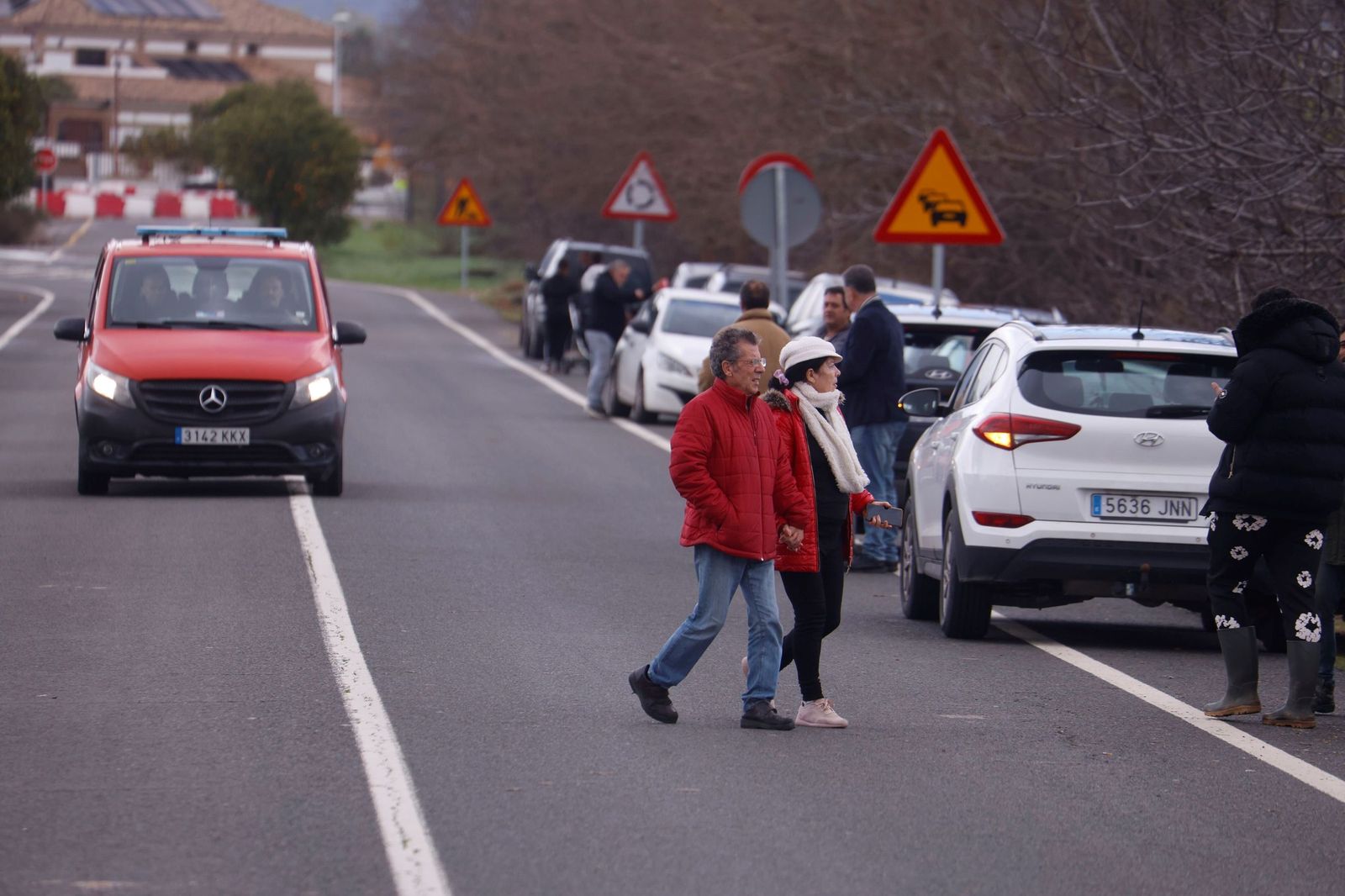 Los vecinos de Alcolea y de las parcelas de Guadalvalle siguen desalojando sus casas, en imágenes