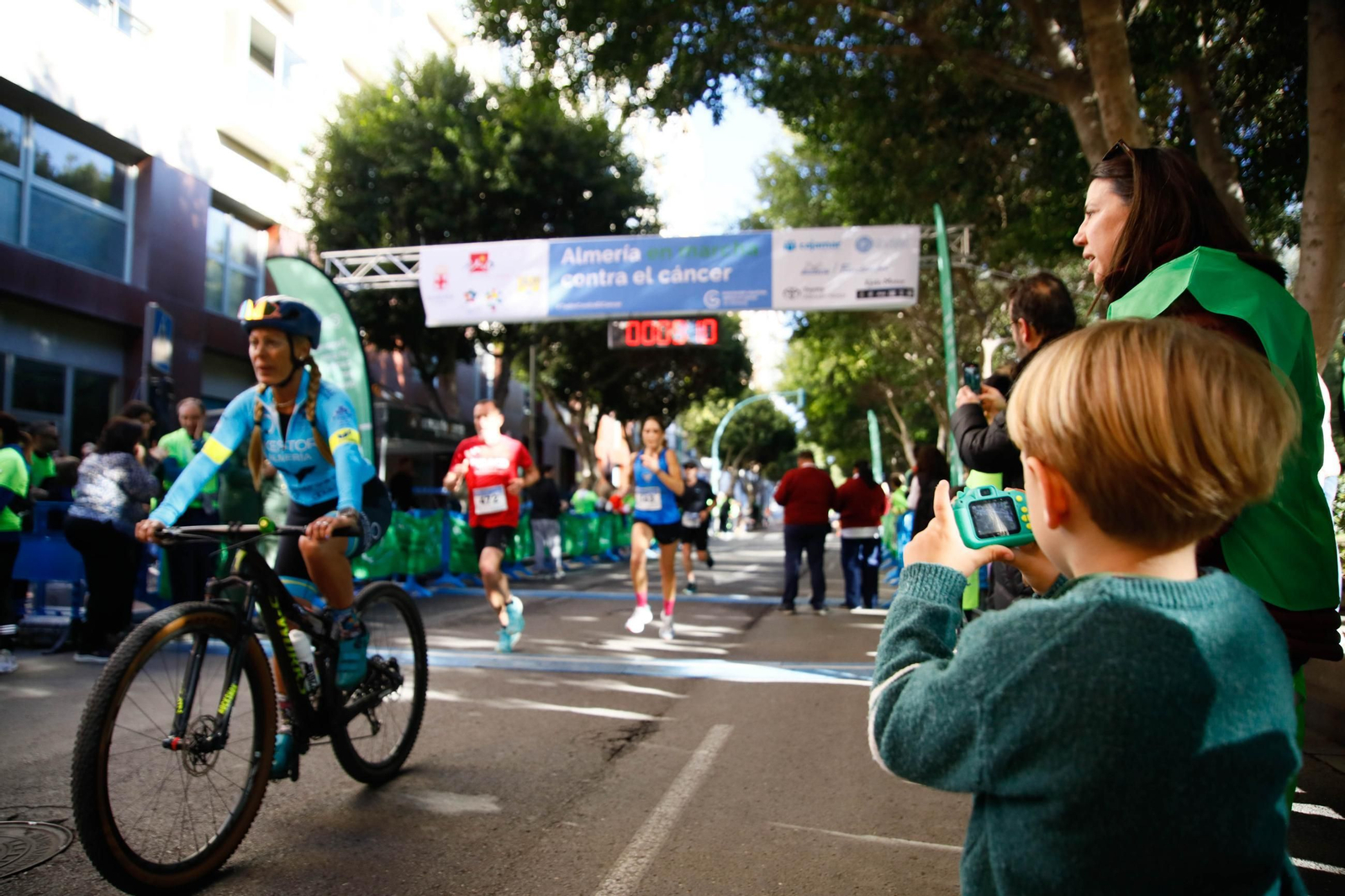 Imágenes de la Carrera contra el Cáncer de Almería