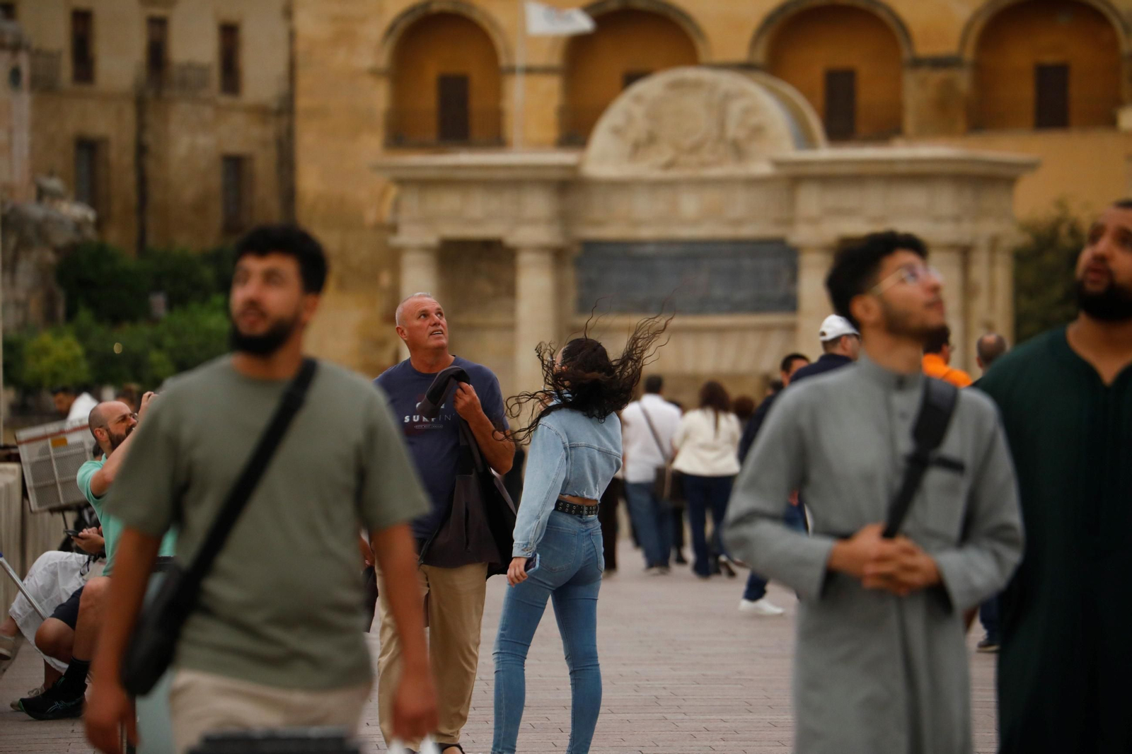 Una nubosa tarde de otoño en Córdoba, en imágenes