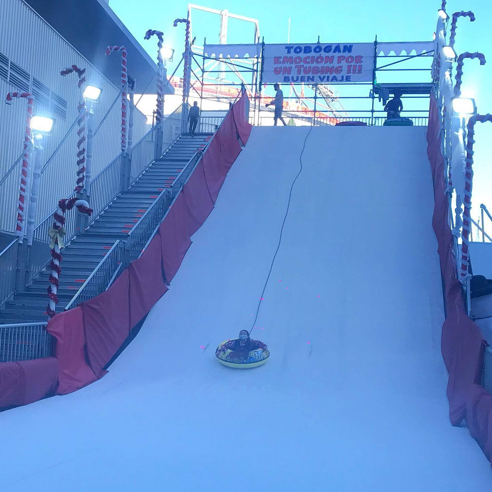 Tobogán de hielo en Nervión Encantado.