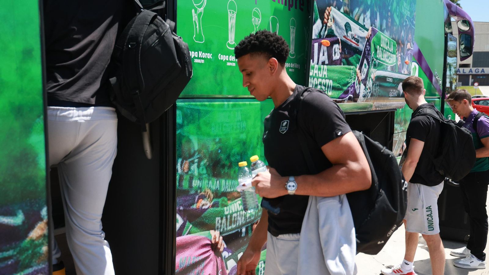 La salida del Unicaja a la Final Four de Atenas, en fotos