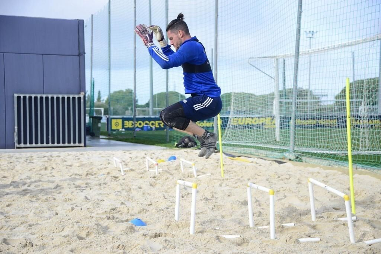 Ledesma en un entrenamiento sobre arena