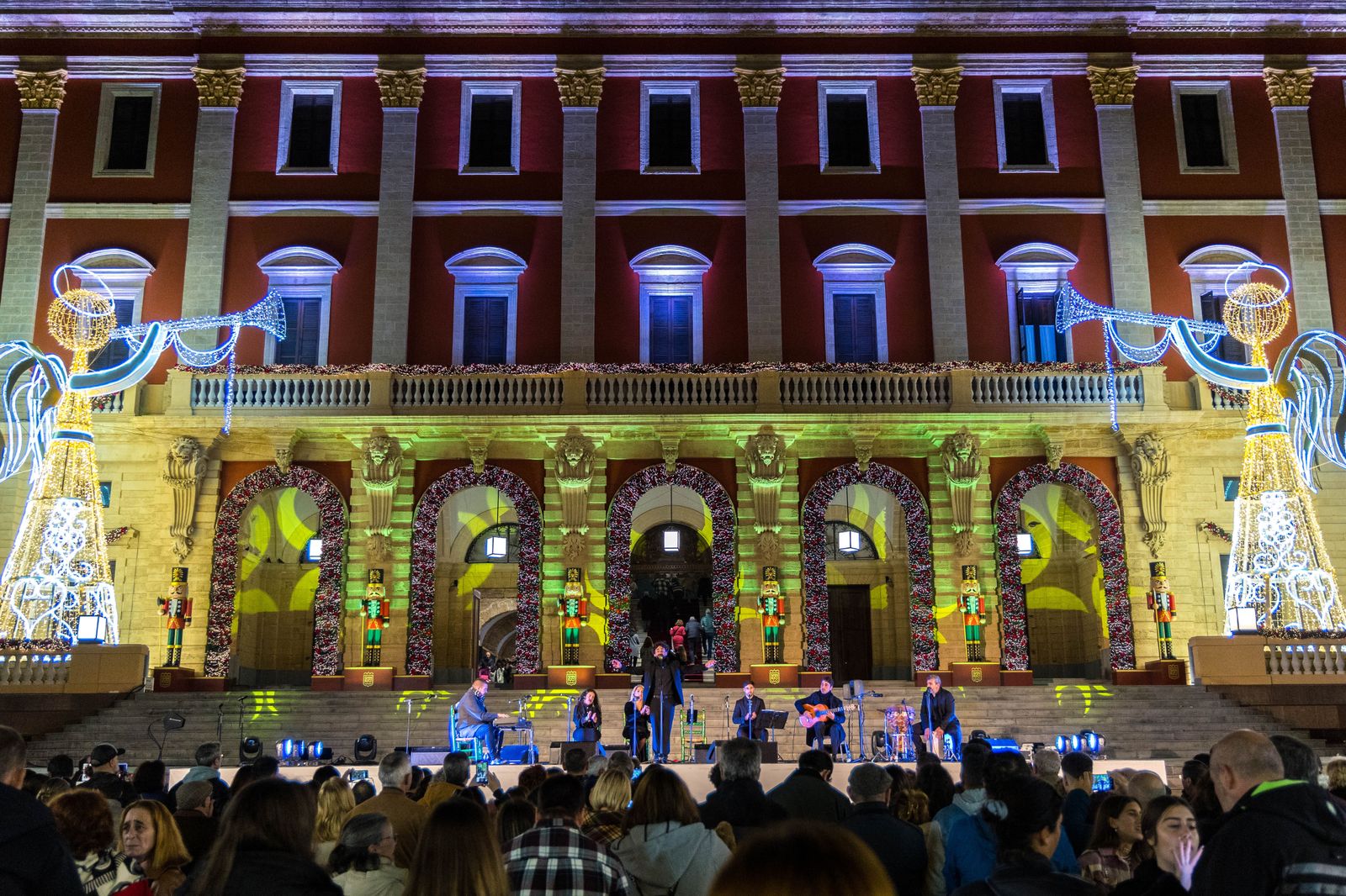 Doble sesión de zambombas navideñas en la plaza del Rey de San Fernando