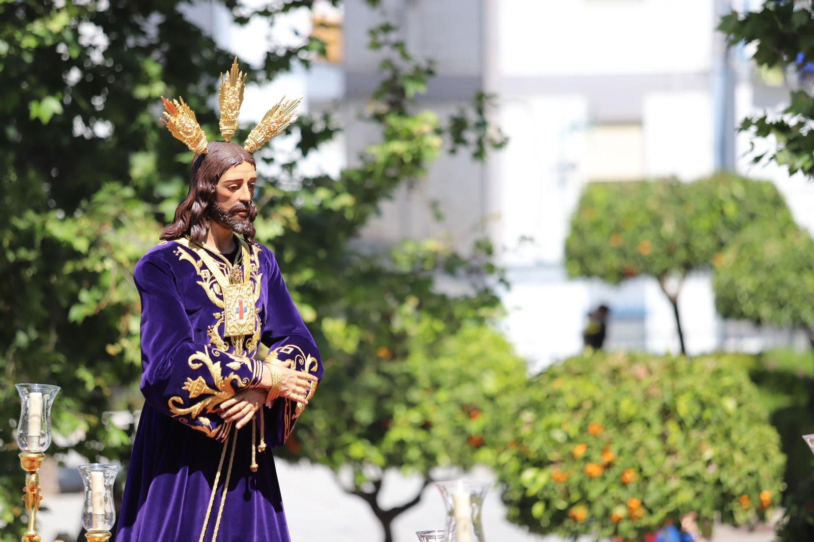 Imágenes del recorrido de la Hermandad del Cristo Cautivo de Huelva