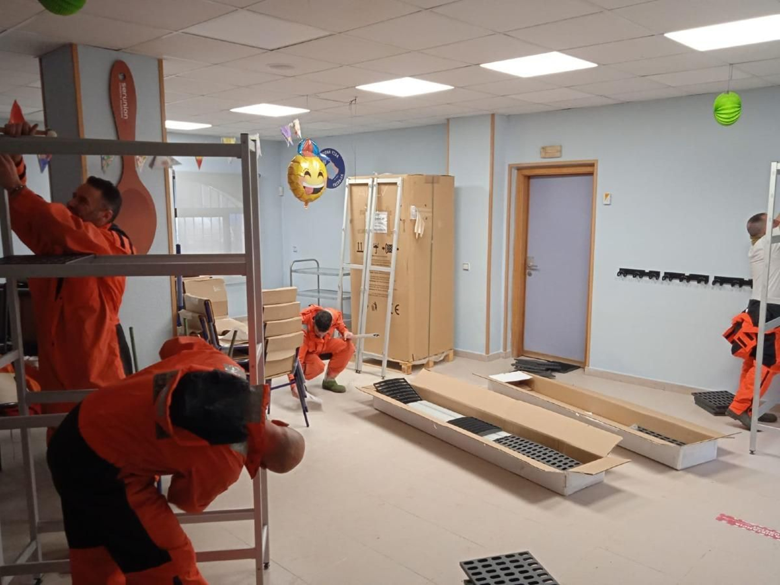 El trabajo incansable de los militares gaditanos en Valencia