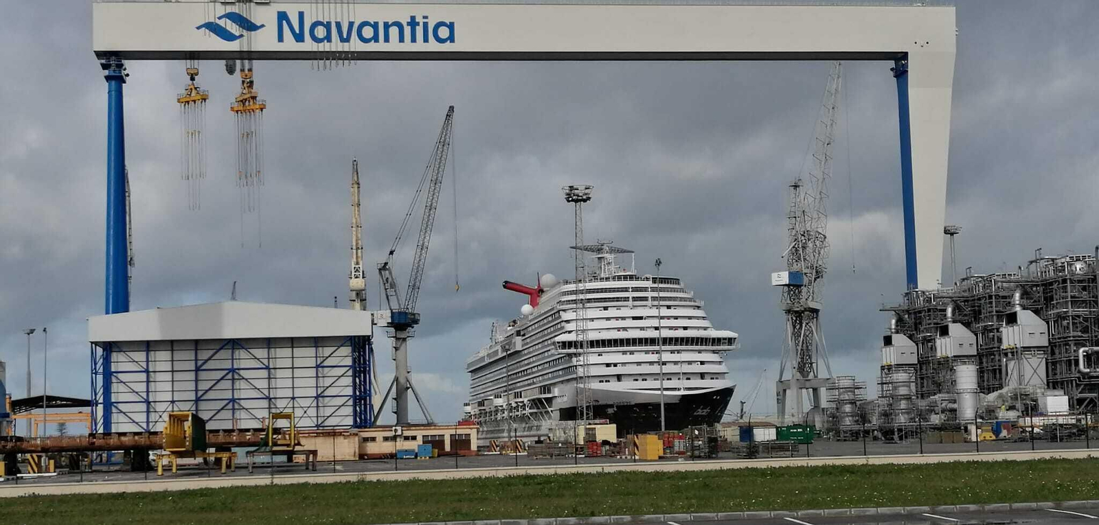 Pórtico del astillero de Navantia en Puerto Real.