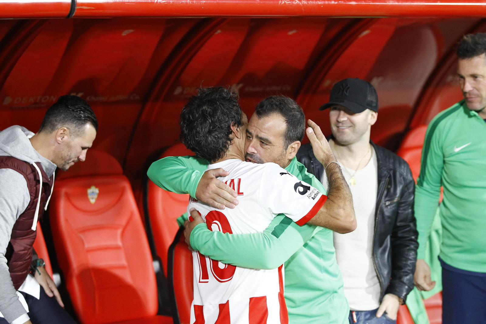 Imágenes del partido homenaje al 'eterno' capitán de la U.D. Almería, José Ortiz