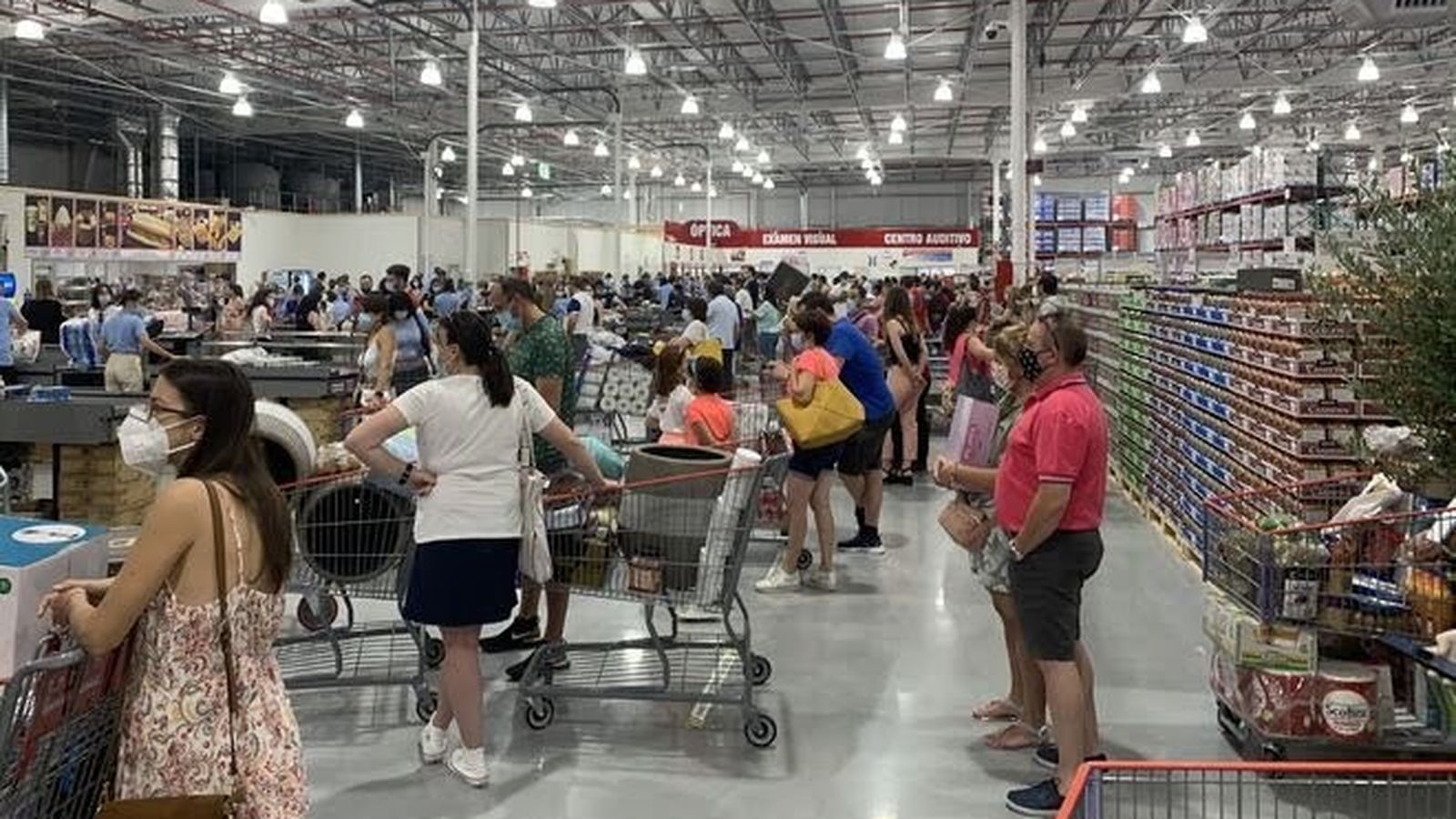 Foto de las zona de las cajas en un local de Costco
