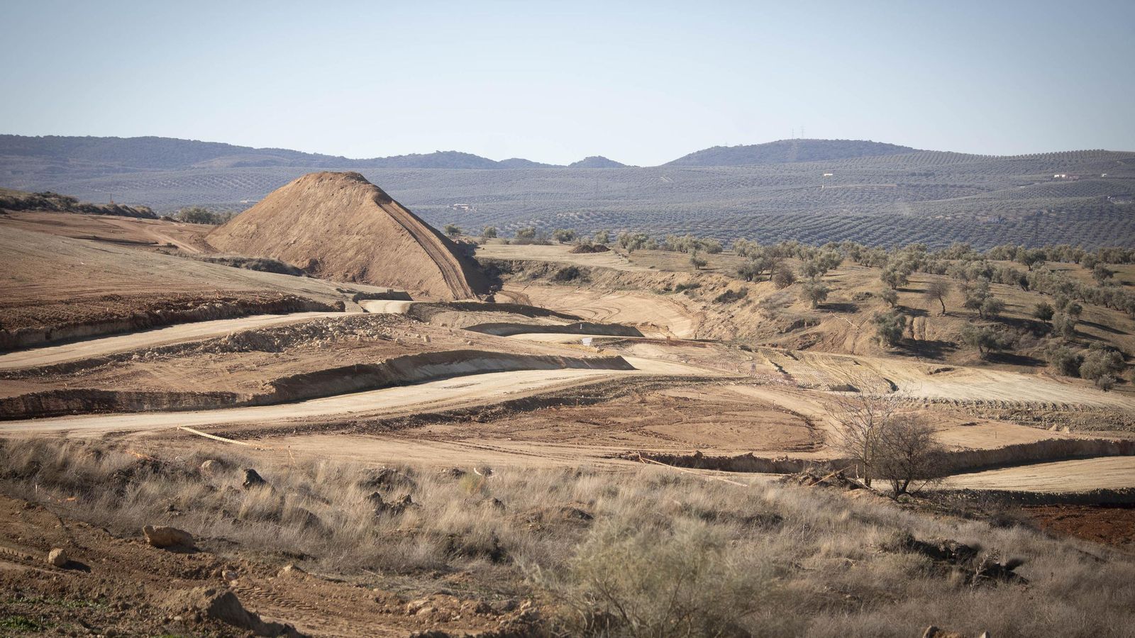 Zona donde se repondrá la nueva traza de la carretera A-341 hacia Zafarraya Zona donde se repondrá la nueva traza de la carretera A-341 hacia Zafarraya