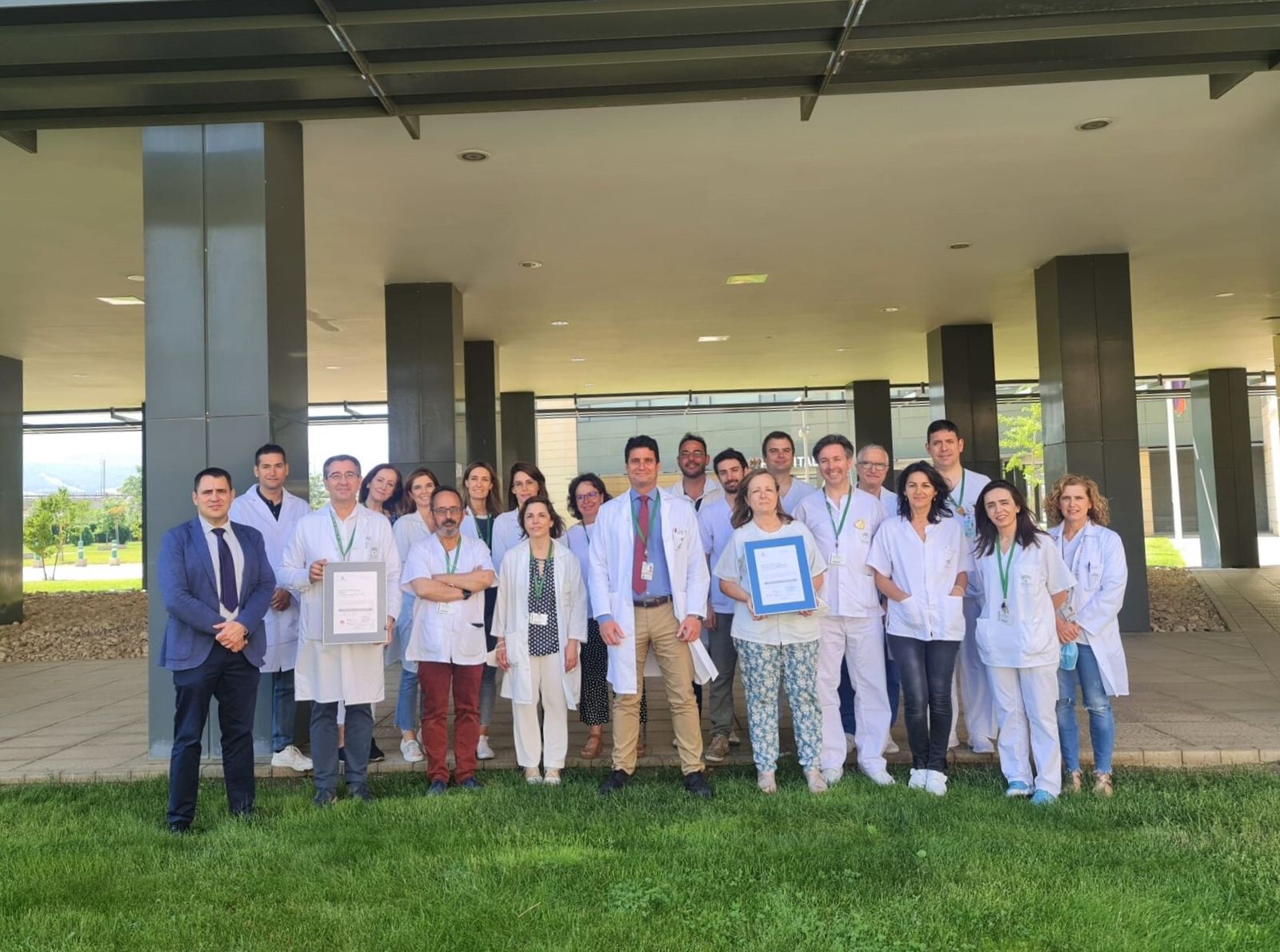 El San Cecilio de Granada recibe la certificación de calidad ‘Óptima’ para sus unidades de Farmacia y de Medicina Física y Rehabilitación
