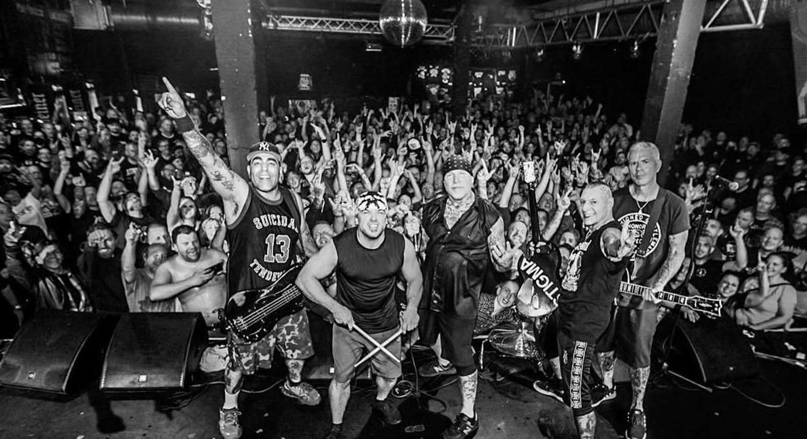 La formación actual de Agnostic Front en una actuación reciente de su gira Last Warning Tour 2025 La formación actual de Agnostic Front en una actuación reciente de su gira Last Warning Tour 2025