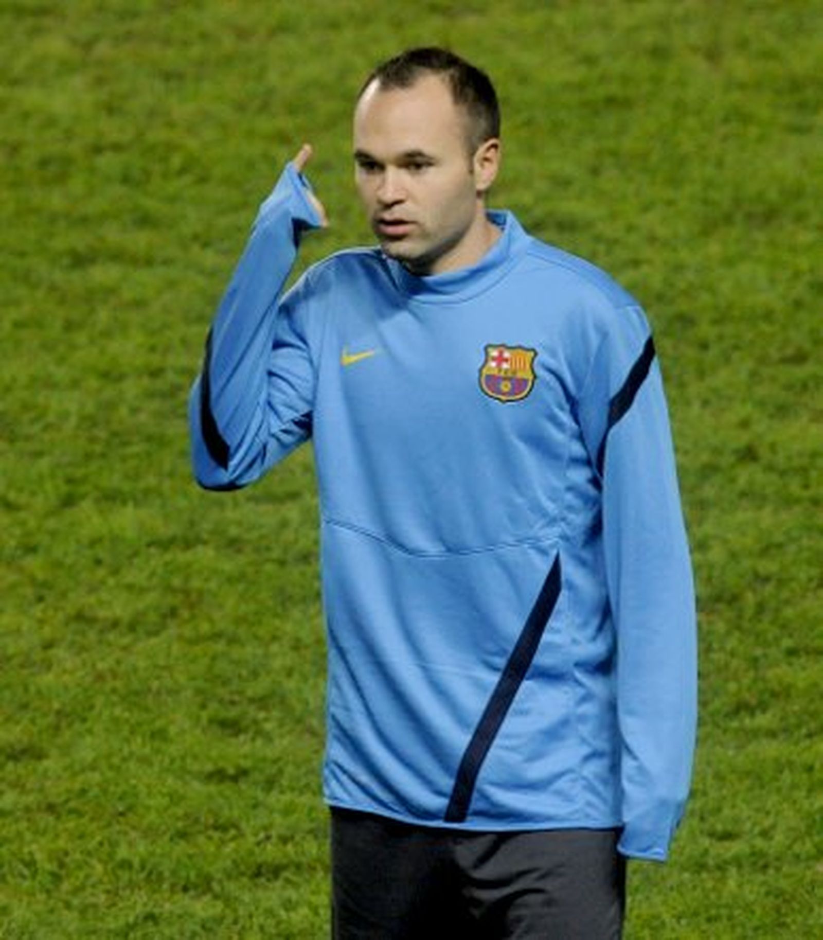 Iniesta: "Lo de Casillas es difícil no sólo por no jugar, sino por lo que escuchas"