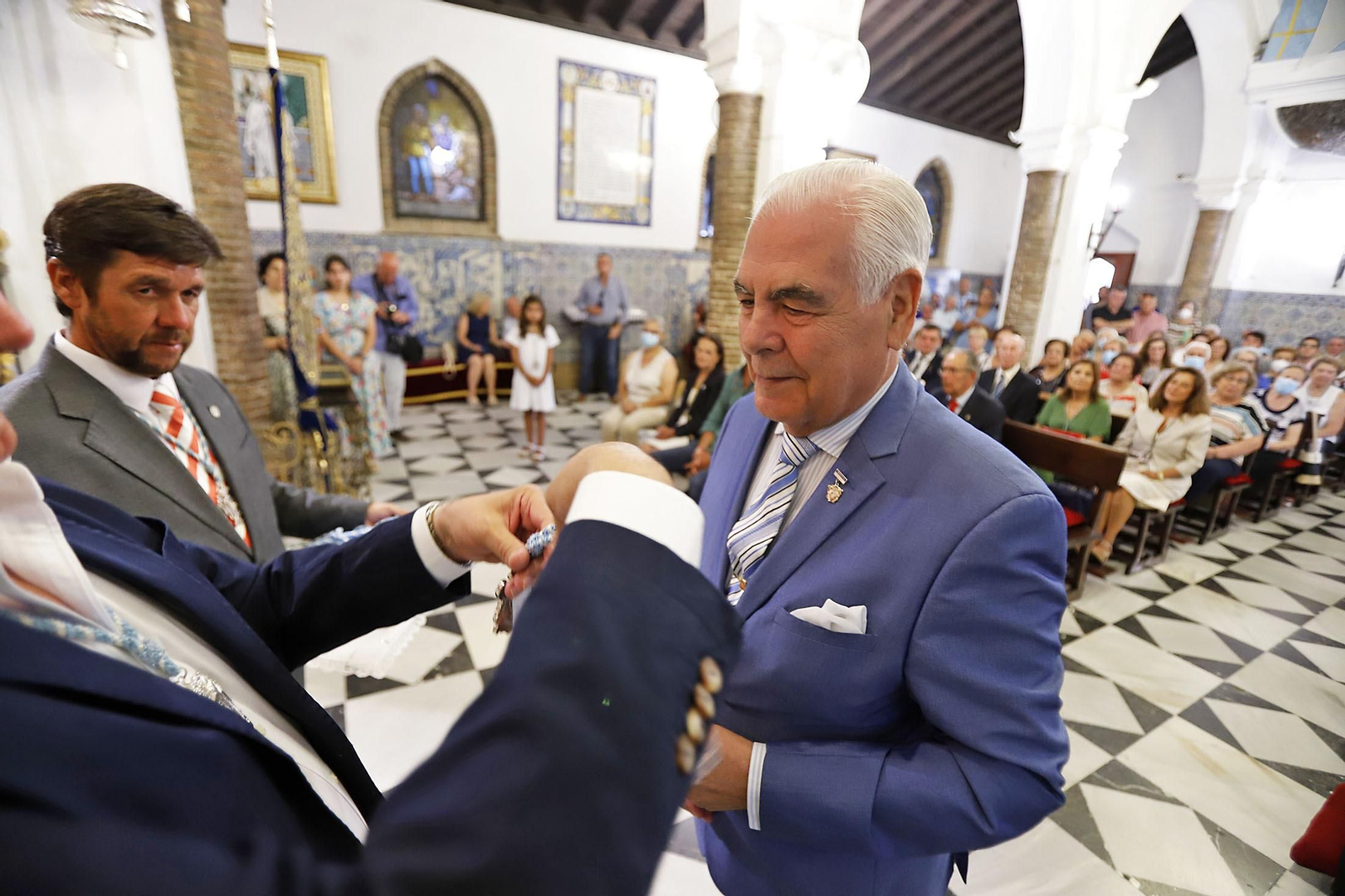 Imágenes de la Santa misa e imposición de medallas a los nuevos hermanos en la CInta