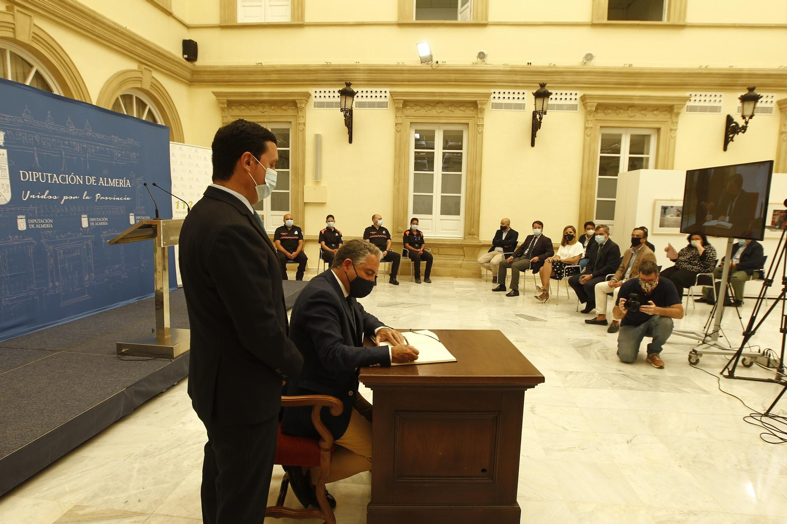 Visita del Consejero de Presidencia de la Junta de Andalucía, Elías Bendodo, a la Diputación de Almería.