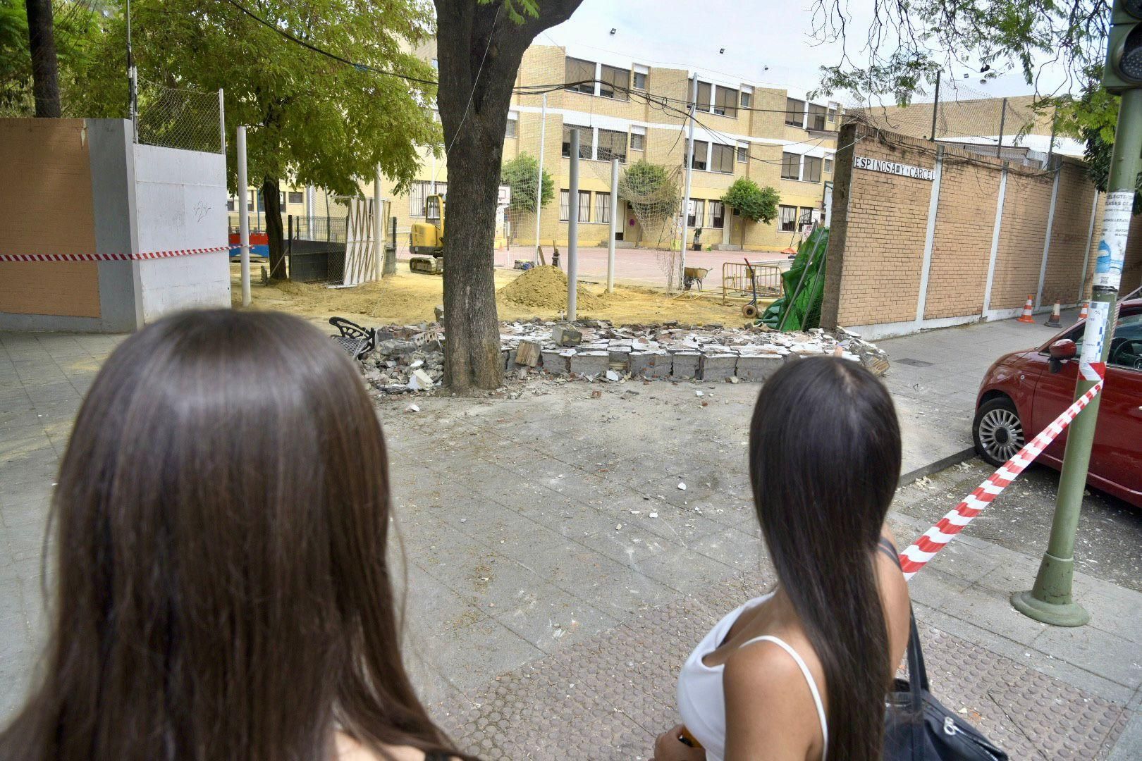 Así ha quedado el muro del Colegio Vedruna tras caerse
