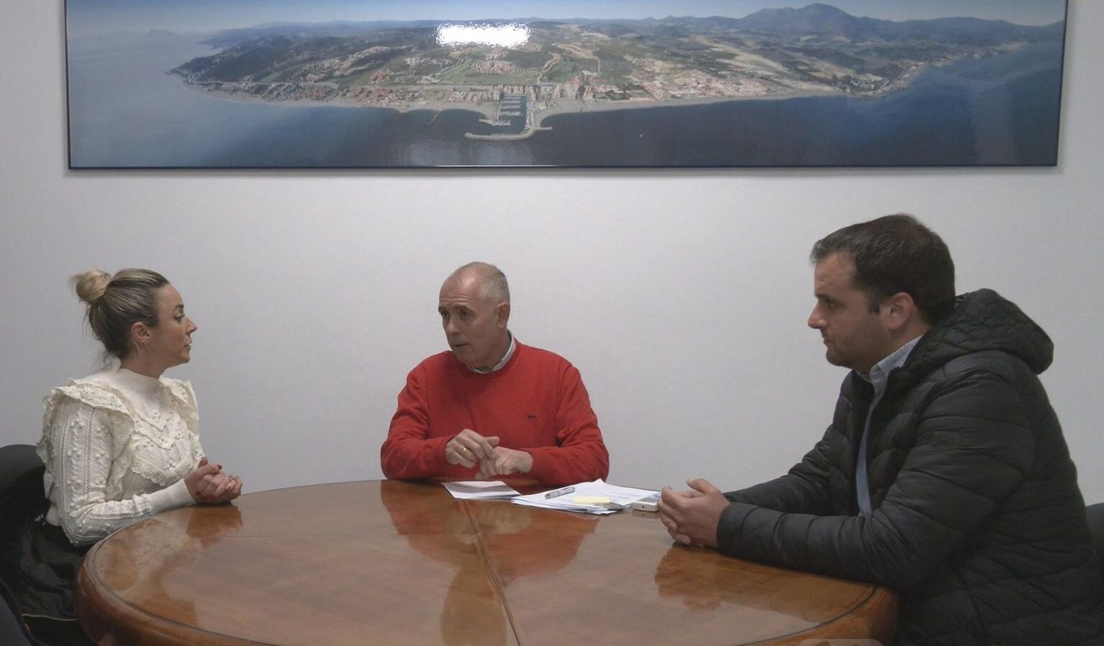 La reunión mantenida entre Cajamar y el Ayuntamiento de Manilva.