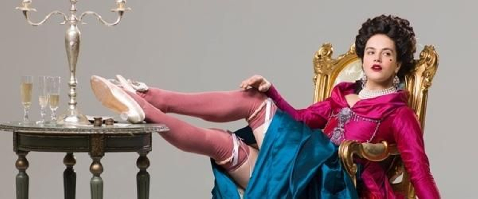 La actriz caracterizada para la serie.