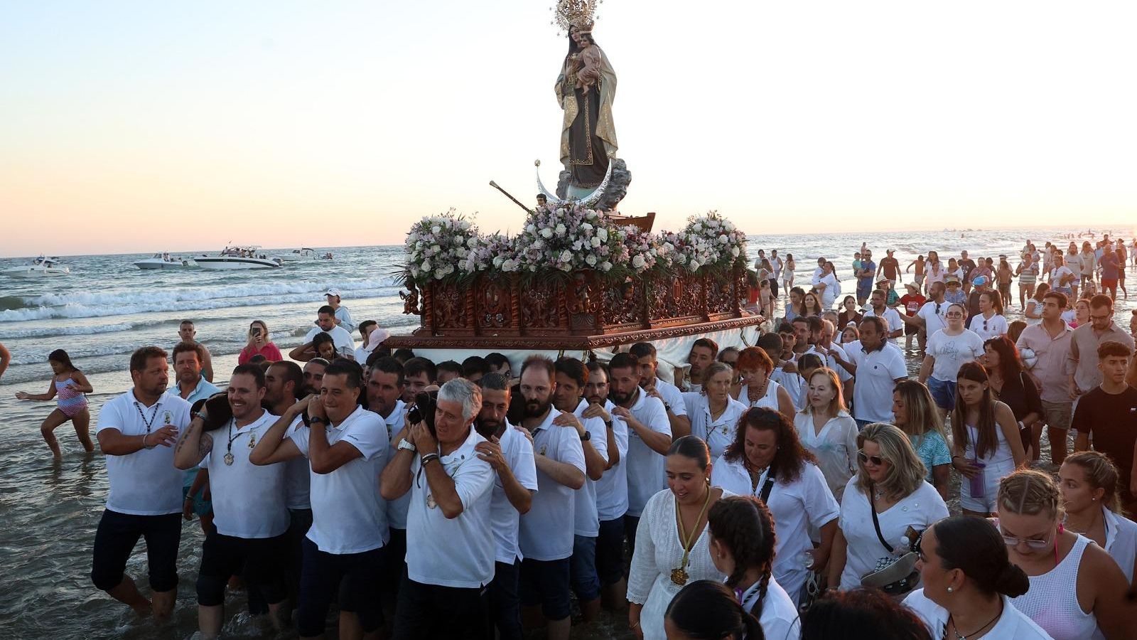 Procesión de la Virgen del Carmen en Punta Umbría. Procesión de la Virgen del Carmen en Punta Umbría.