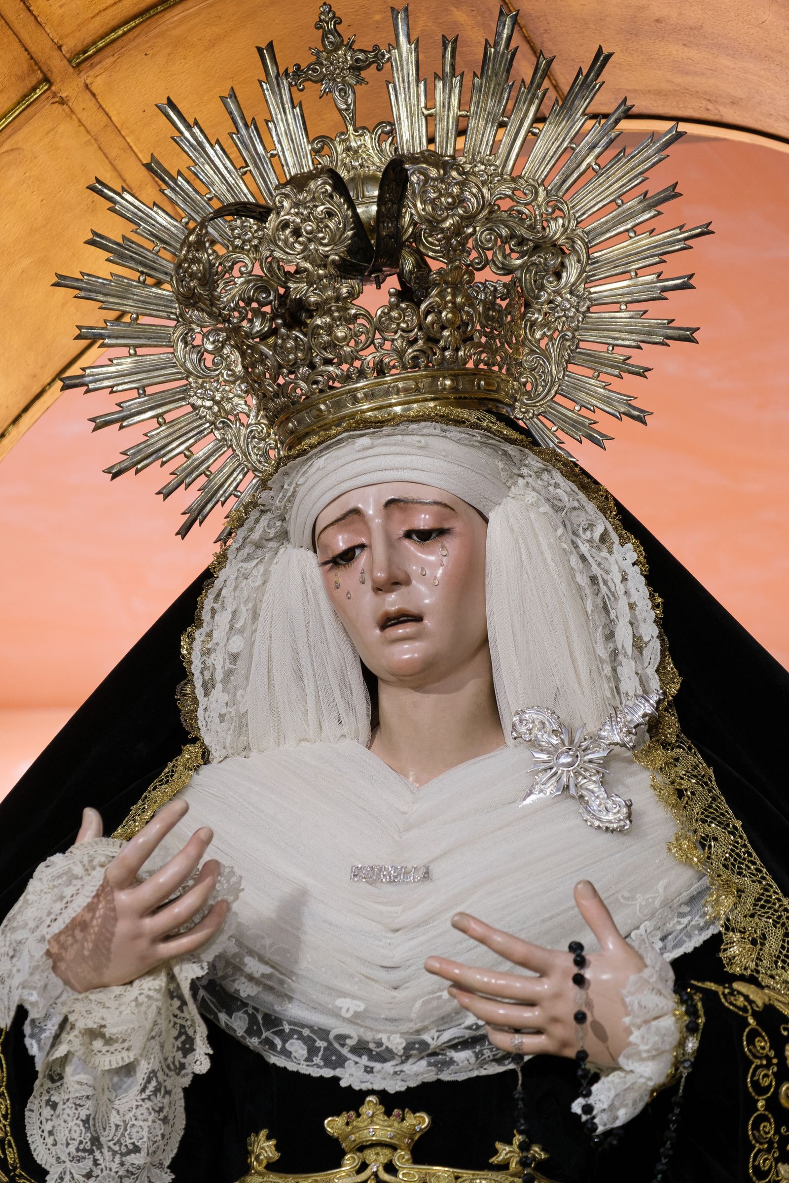Las imágenes de la Virgen de la Estrella vestida de luto