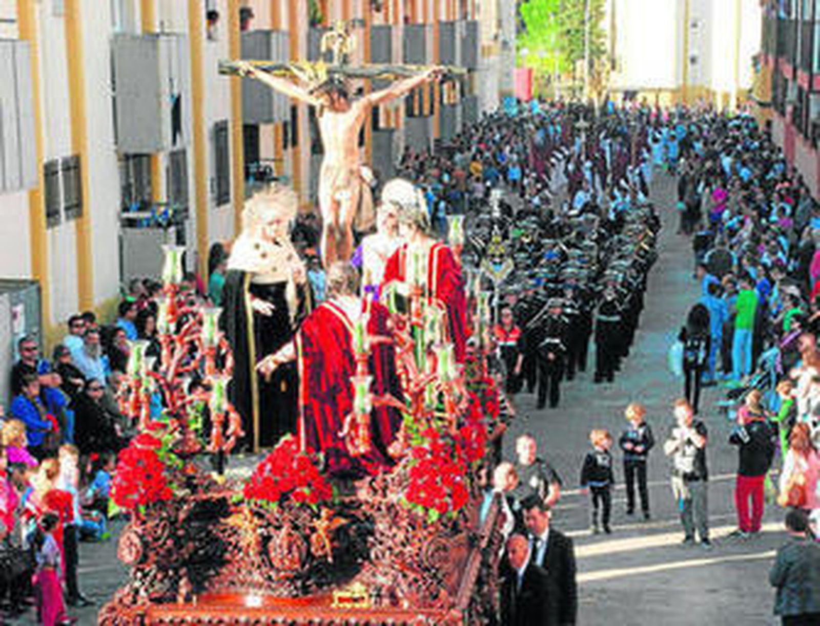 Paso de misterio de Vera cruz, por calle Fandango.