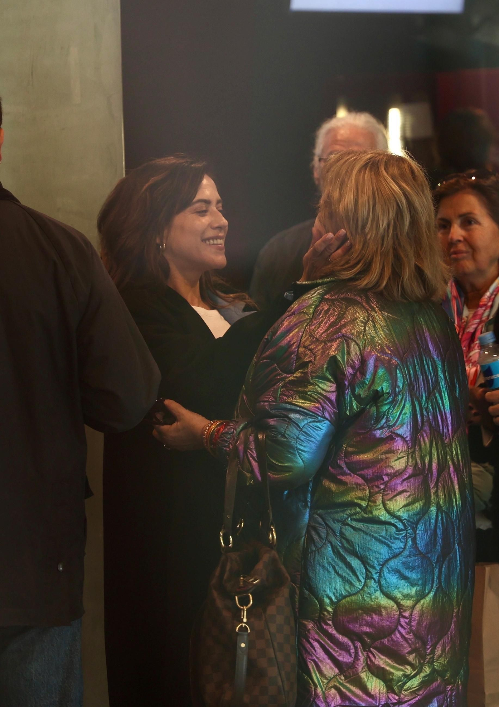 Las imágenes del juicio a María León por el incidente con la Policía Local de Sevilla.