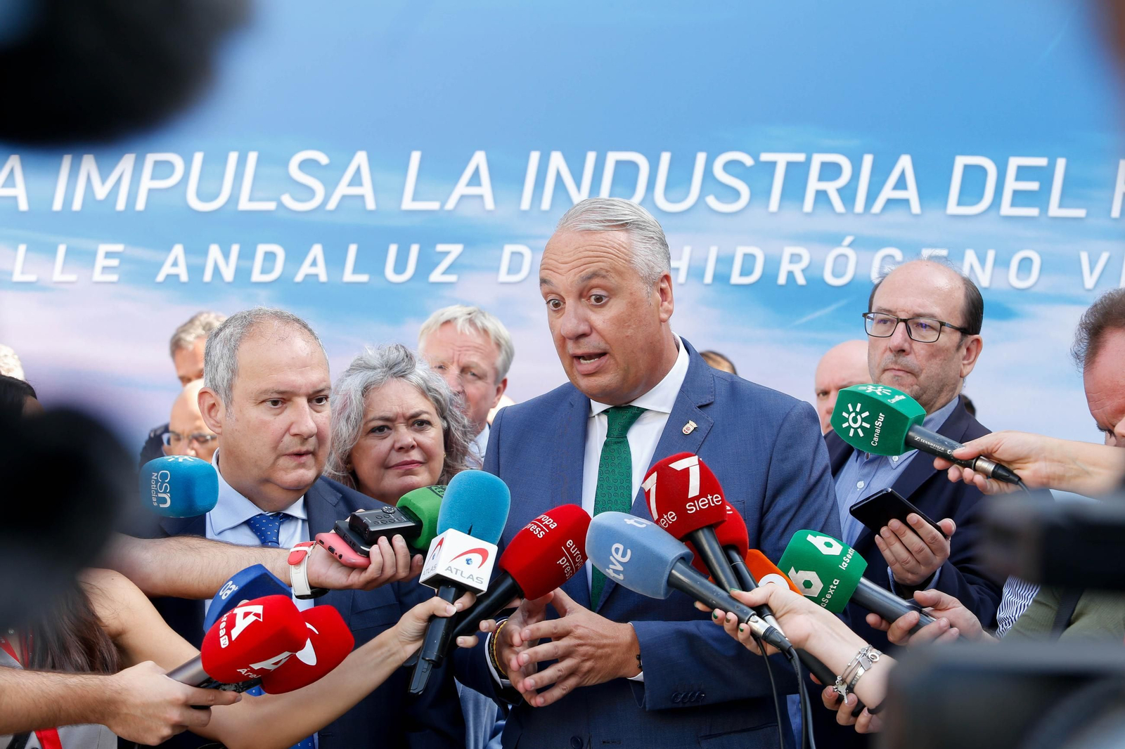 Visita del ministro de Industria al parque de Cepsa en San Roque para conocer sus proyectos de hidrógeno verde Visita del ministro de Industria al parque de Cepsa en San Roque para conocer sus proyectos de hidrógeno verde