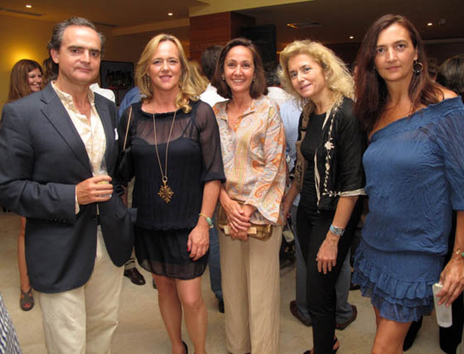 Nicolás Ybarra Moreno, Yuya Fernández Mantecón, presidenta de la Asociación Equitación Terapéutica ‘La Corbera’, Marta Rivero, Mercedes Enrile de Rojas, secretario judicial, e Inmaculada Fernández Mantecón.

Foto: Victoria Ramírez