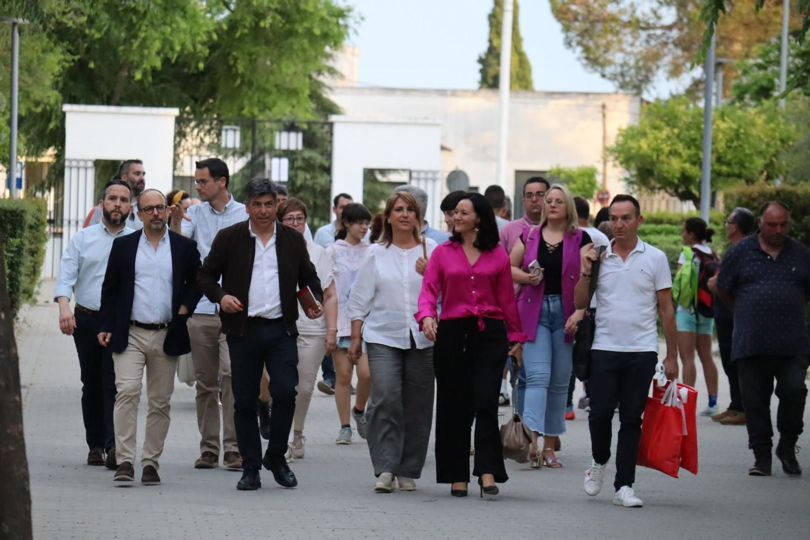 Los socialistas, antes del arranque de la campaña en Montilla.