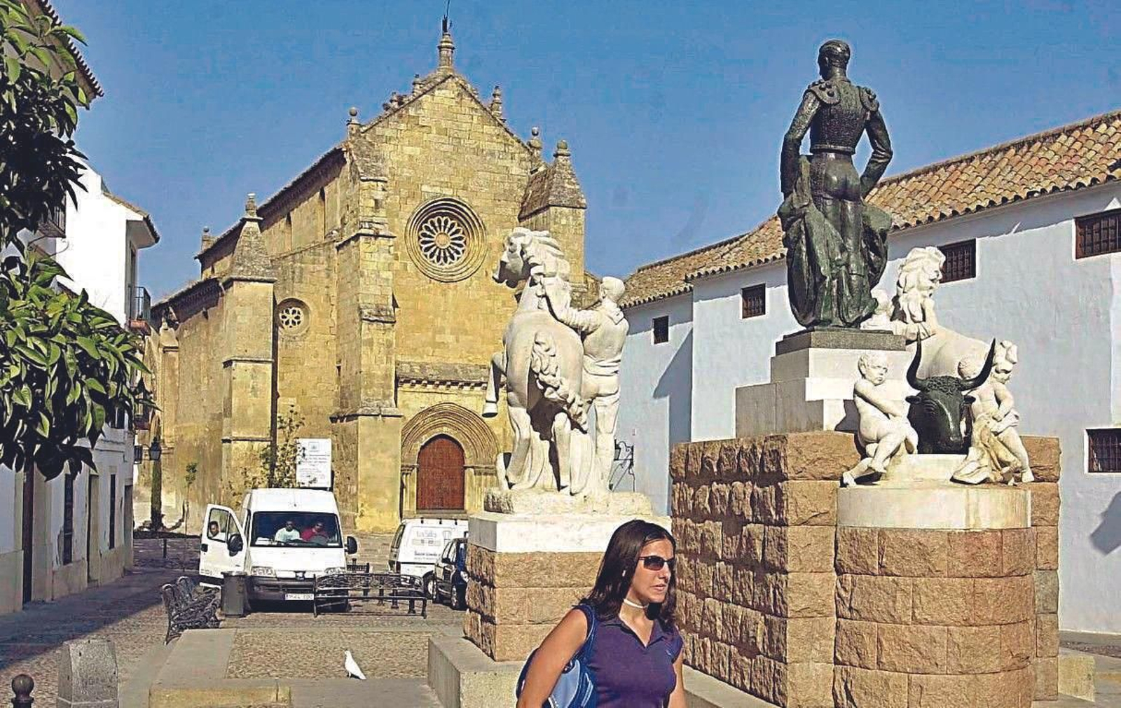 Monumento a Manolete e Iglesia de Santa Marina
