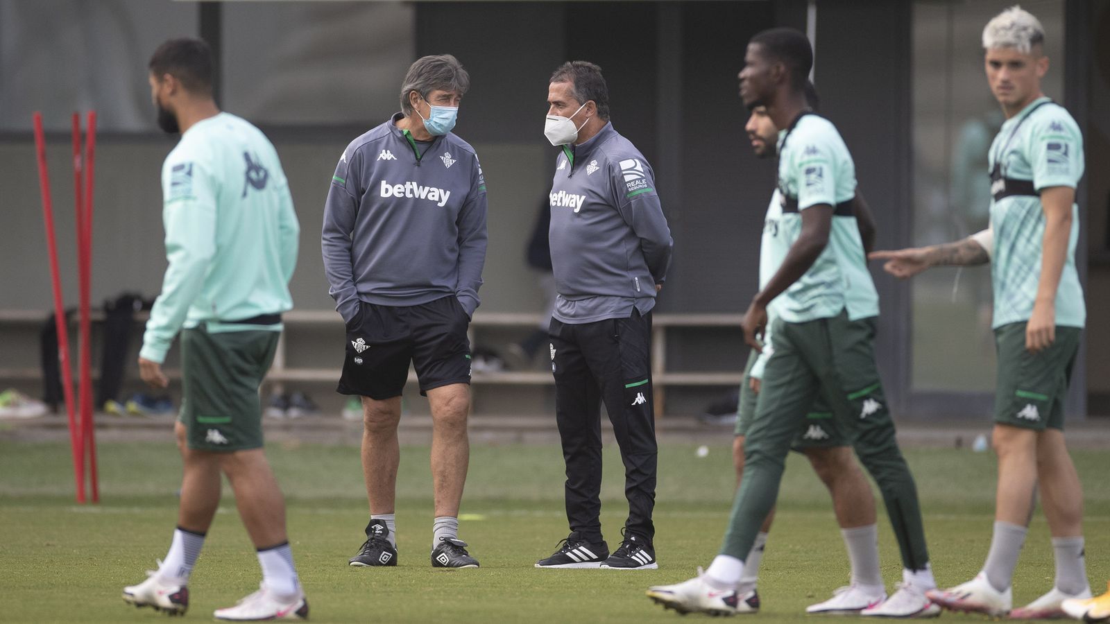 Pellegrini dialoga con Alexis en la sesión preparatoria de ayer.