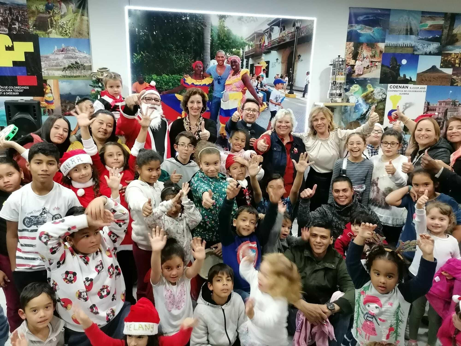 Los colombianos celebran la Novena de Aguinaldos con postres y música.