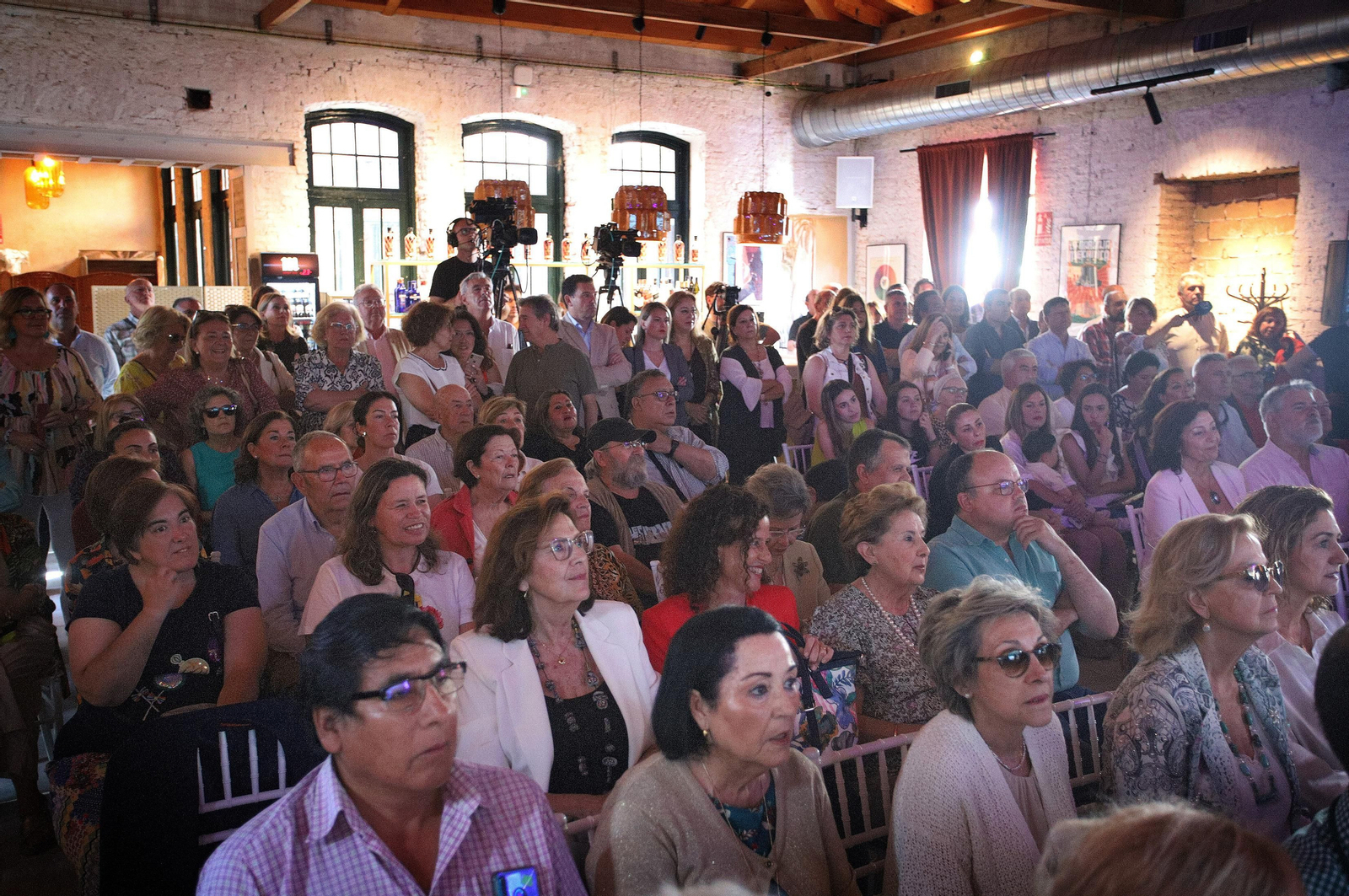 Imágenes del acto de la candidata Pilar Miranda acompañada por Elías Bendodo