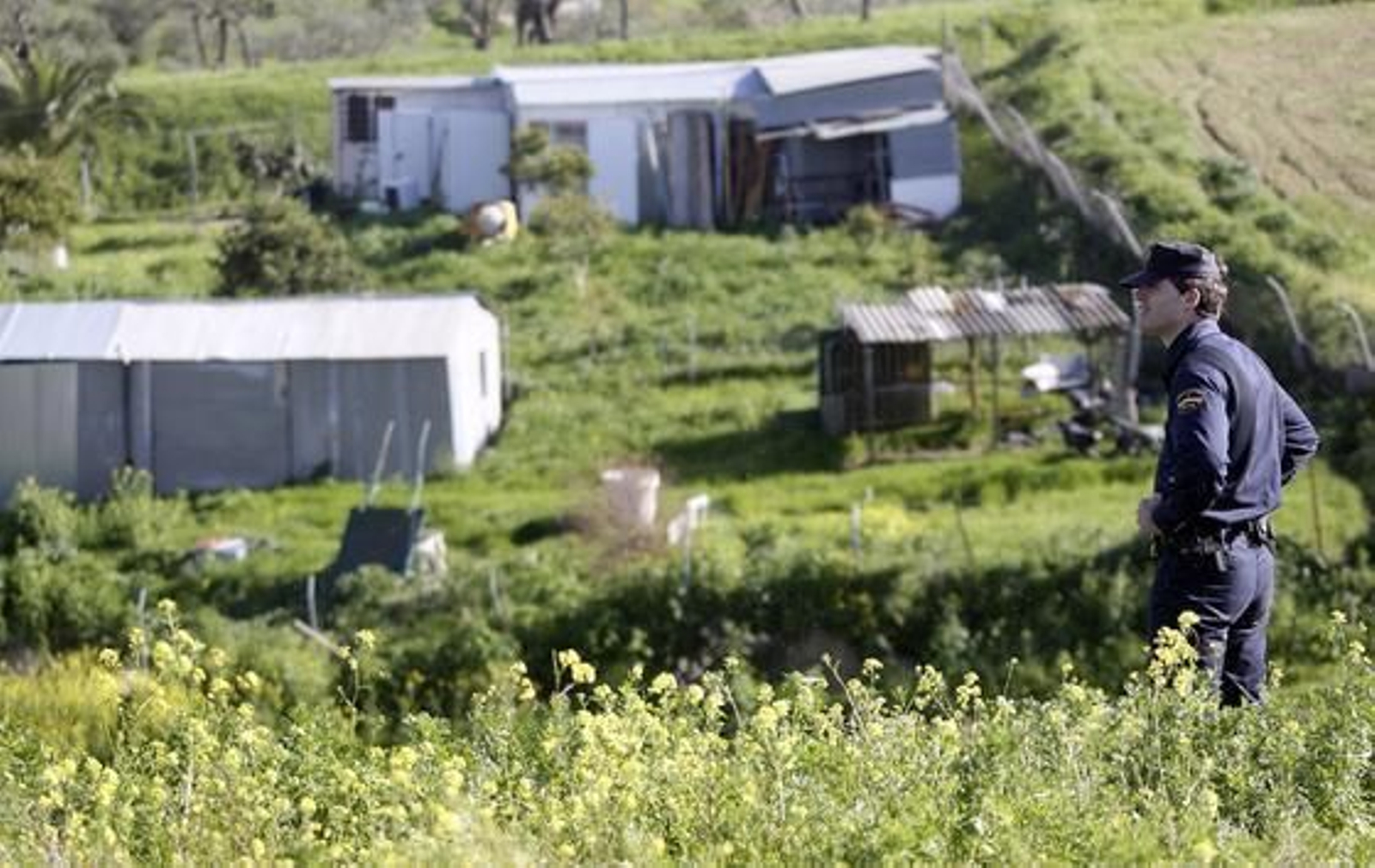 Dos excavadoras realizaron trabajos de búsqueda en Camas, donde han estado presentes el padre, el tío y el abuelo de Marta.

Foto: Antonio Pizarro