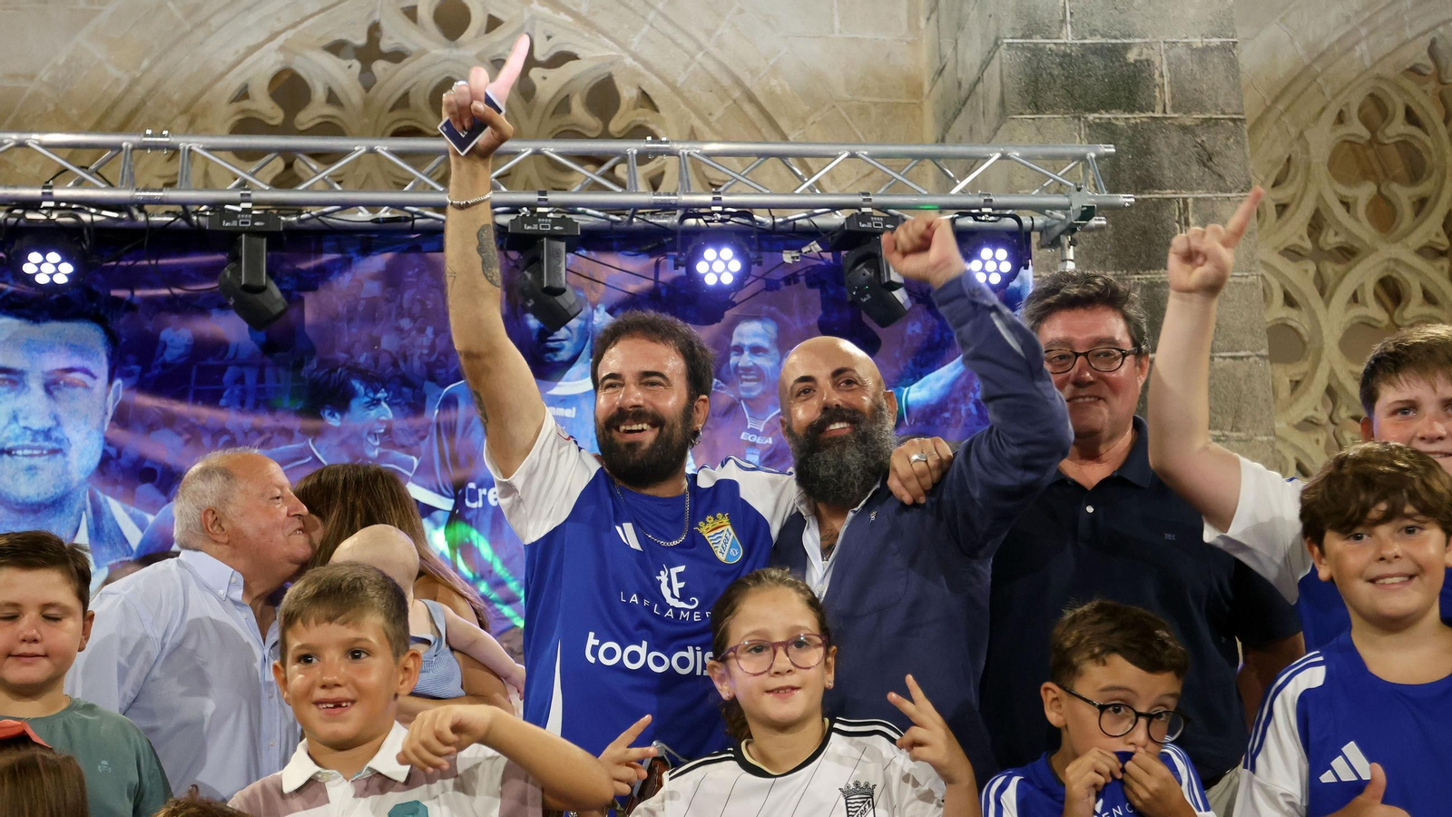 Imágenes de la presentación de las camisetas del Xerez CD
