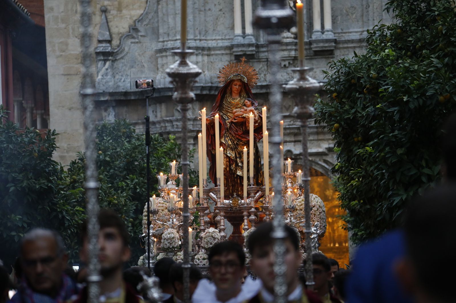 La procesión de la Virgen del Amparo de Córdoba, en imágenes