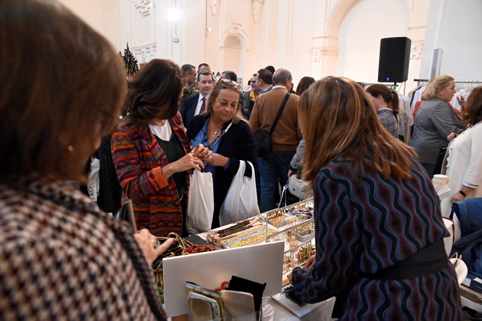 En imágenes, la inauguración del Baratillo de Adevida en Córdoba