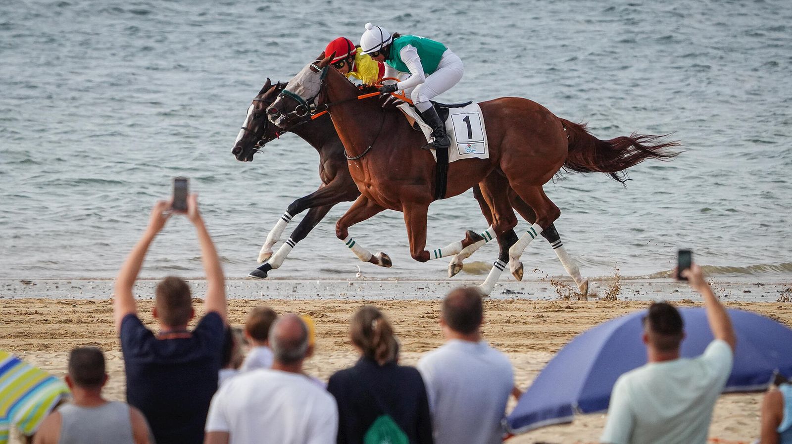Una carrera de caballos en Sanlúcar el pasado verano.