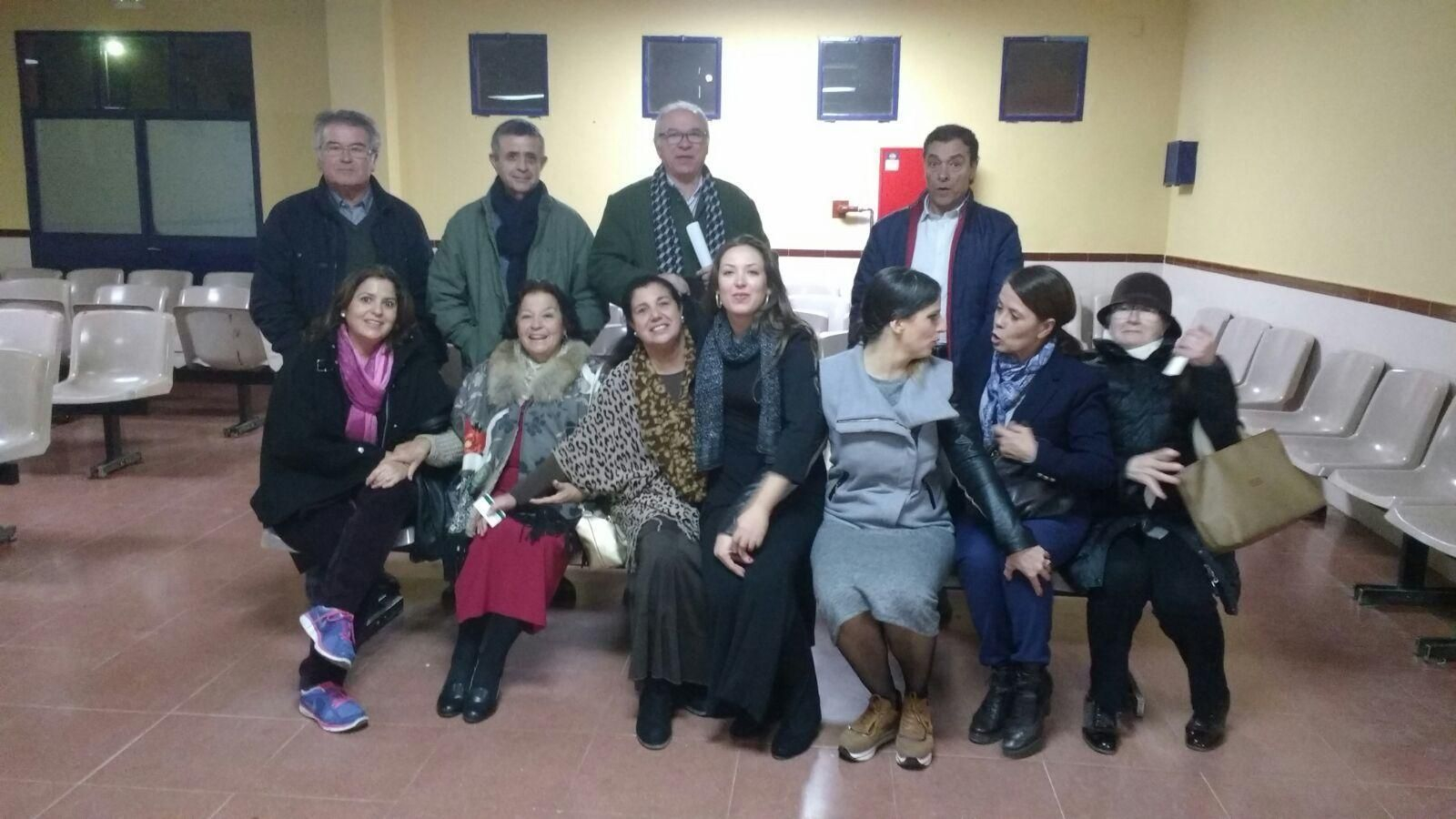 Artistas y familiares de Riqueni, en la sala de visitas de la cárcel Sevilla 1.