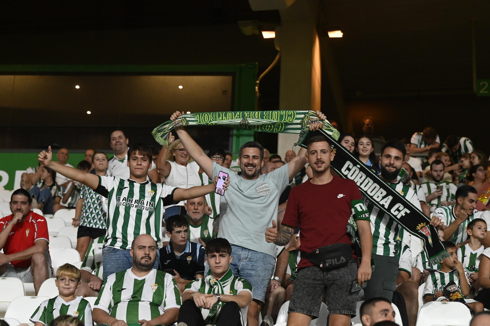 Las mejores fotos del ambiente en El Arcángel para el Córdoba CF - Racing de Santander