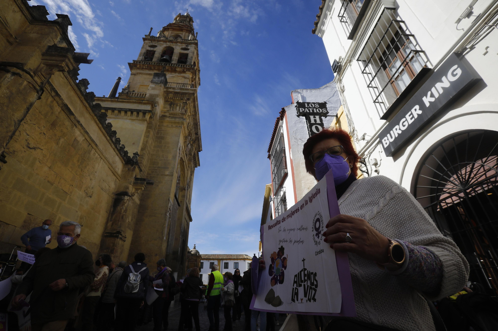 La Revuelta de Mujeres en la Iglesia de Córdoba se manifiestan para "tener voz y voto"