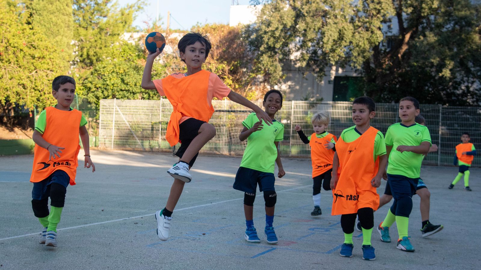 La fotos de los Juegos Municipales de Balonmano en el colegio Los Pinos