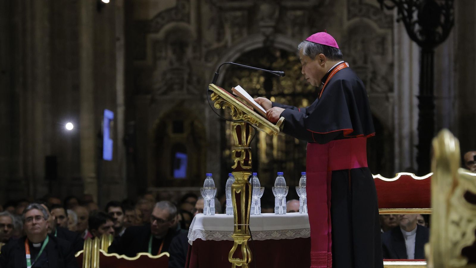 Monseñor Auza, nuncio apostólico, durante su intervención.