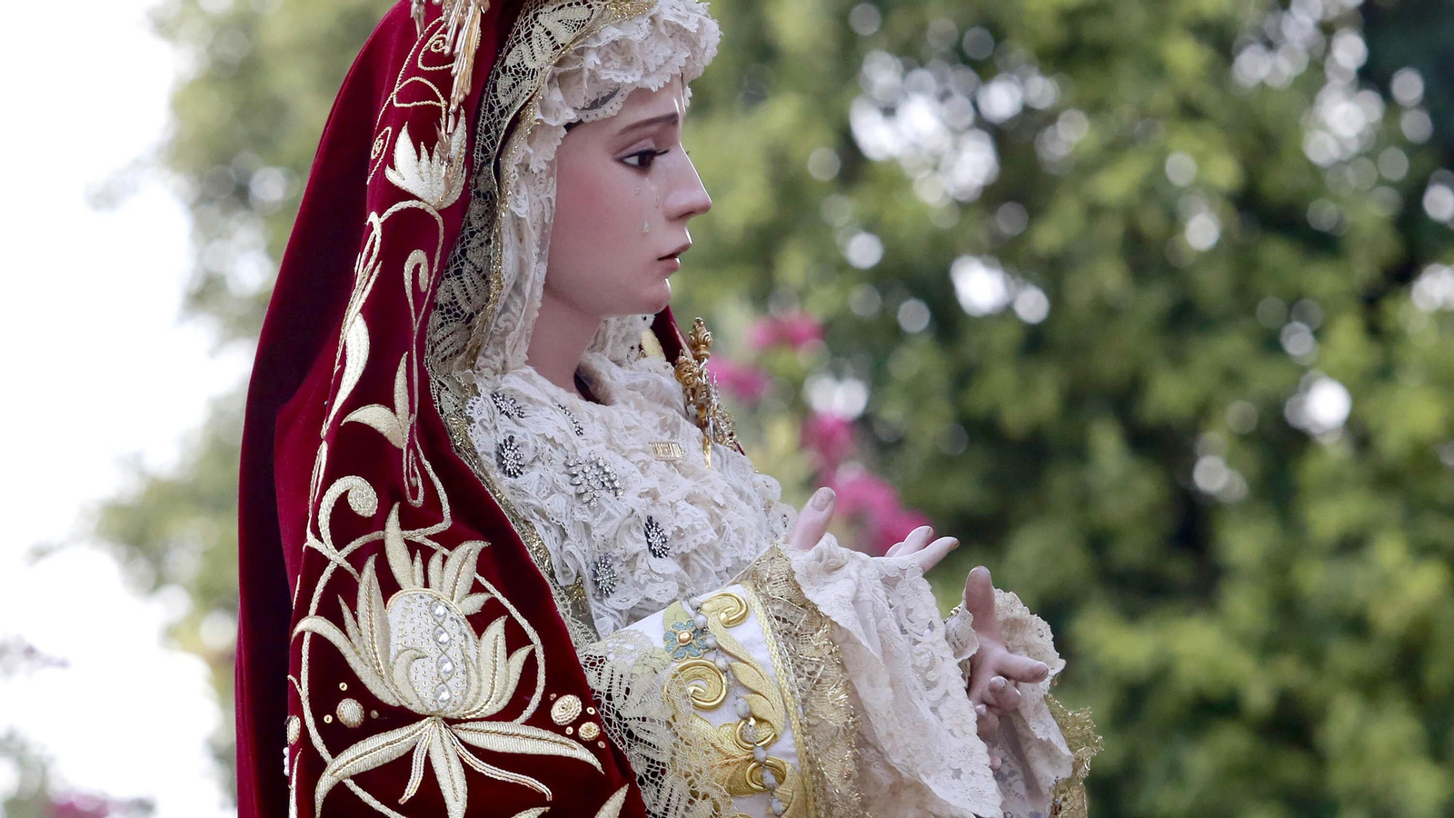 Imágenes del rosario de la Aurora de la Candelaria por los jardines de la Atalaya