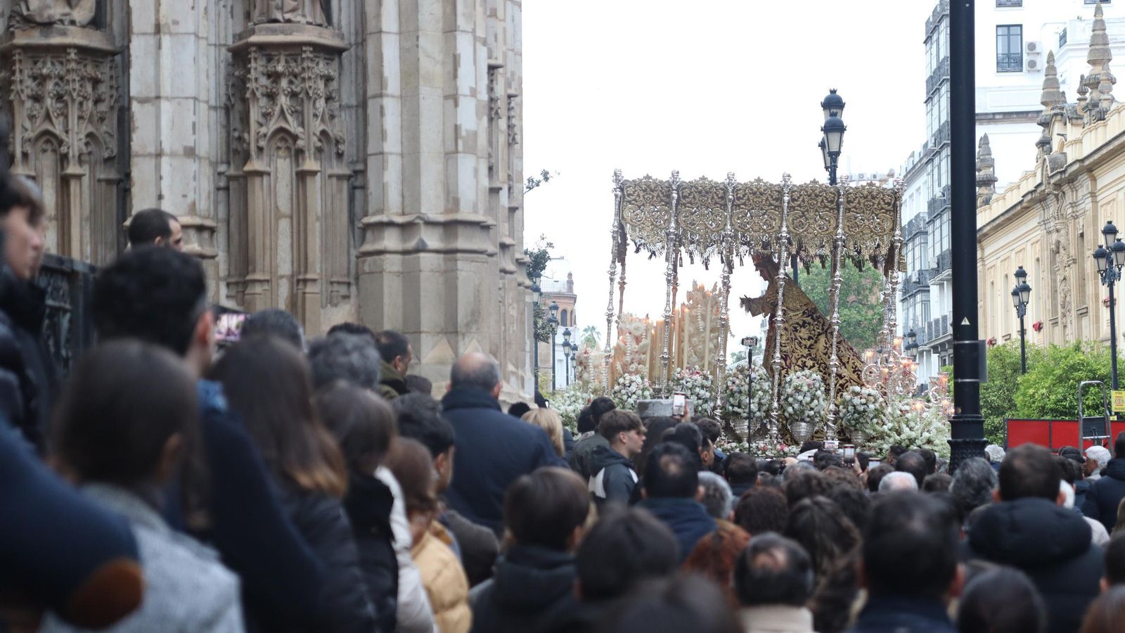 La Madrugá por la Carrera Oficial en la Semana Santa de Sevilla 2025